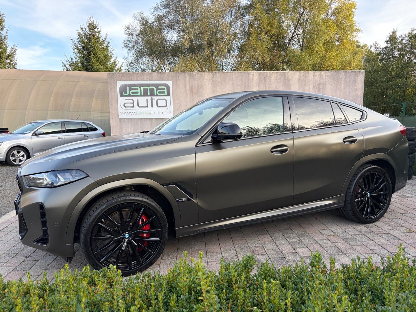 BMW X6, M60i 390kW xDrive TAŽNÉ 1.MAJ - fotka 4