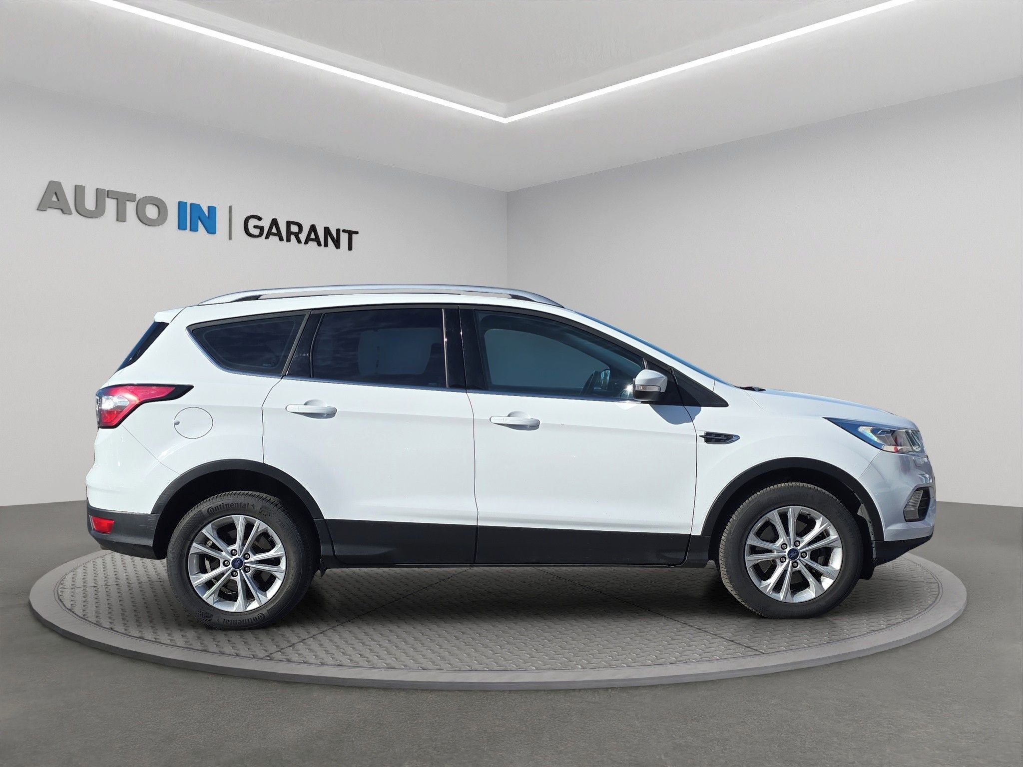 Ford Kuga, 2.0 TDCi 4x4 110kW A/T, Prav. - fotka 4