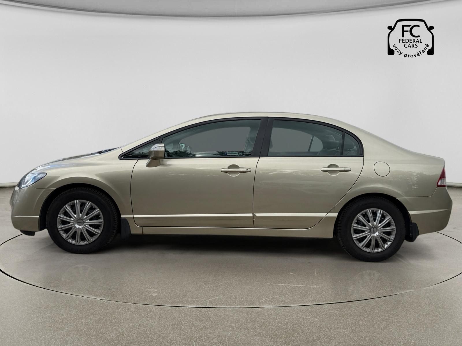 Honda Civic, 8. gen 1.8 LS - fotka 2