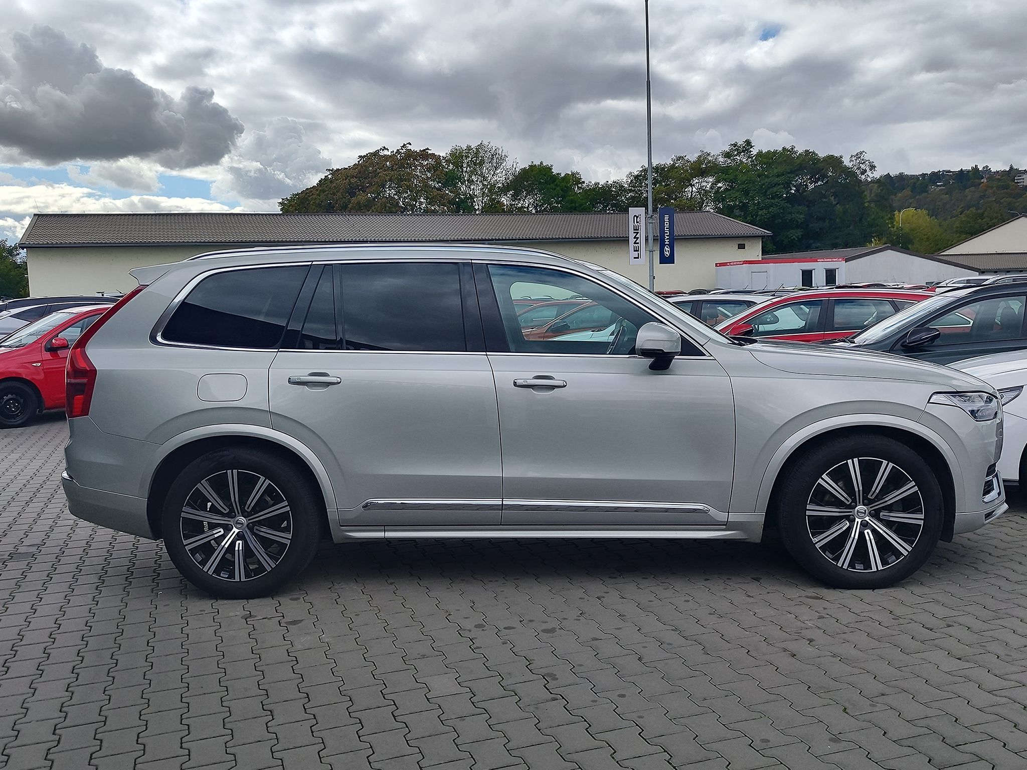 Volvo XC90, B5 2.0/173kW Inscription AT - fotka 4
