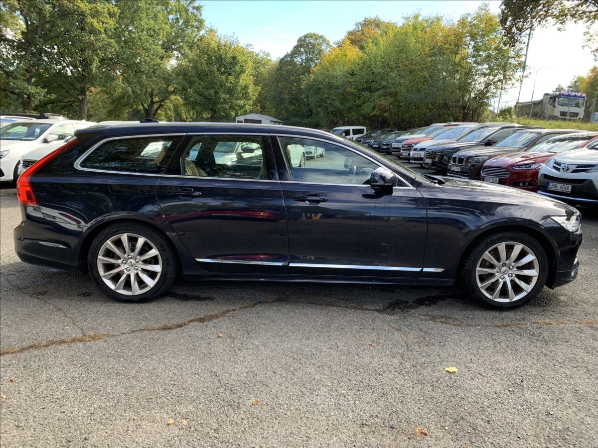 Volvo V90, 2,0 D5 AWD MOMENTUM ČR,1.MAJ. - fotka 4