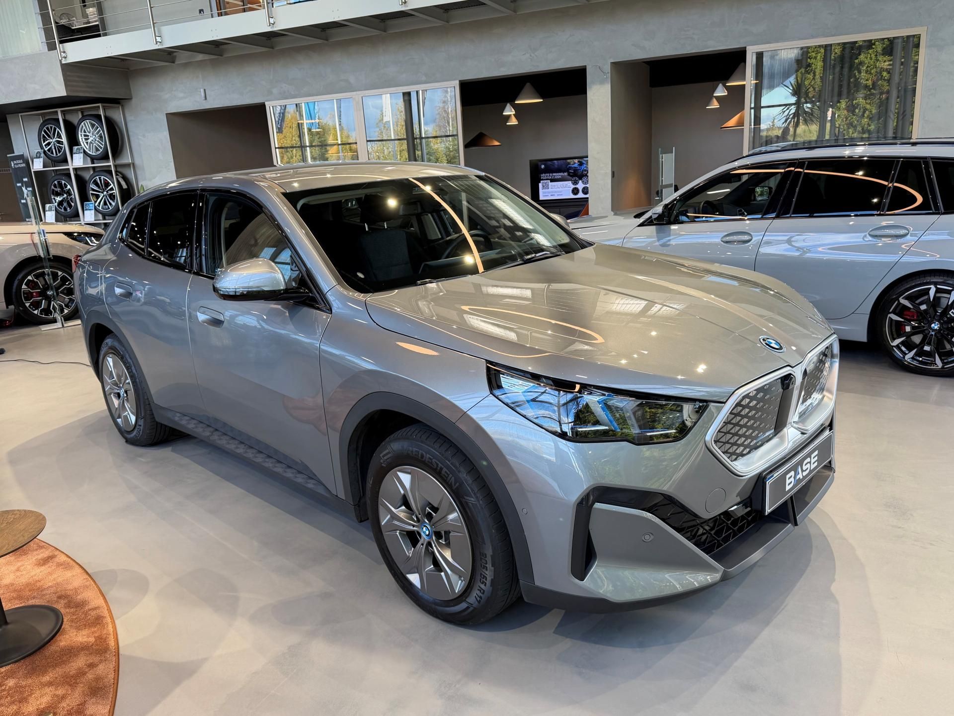 BMW iX2, xDrive 30