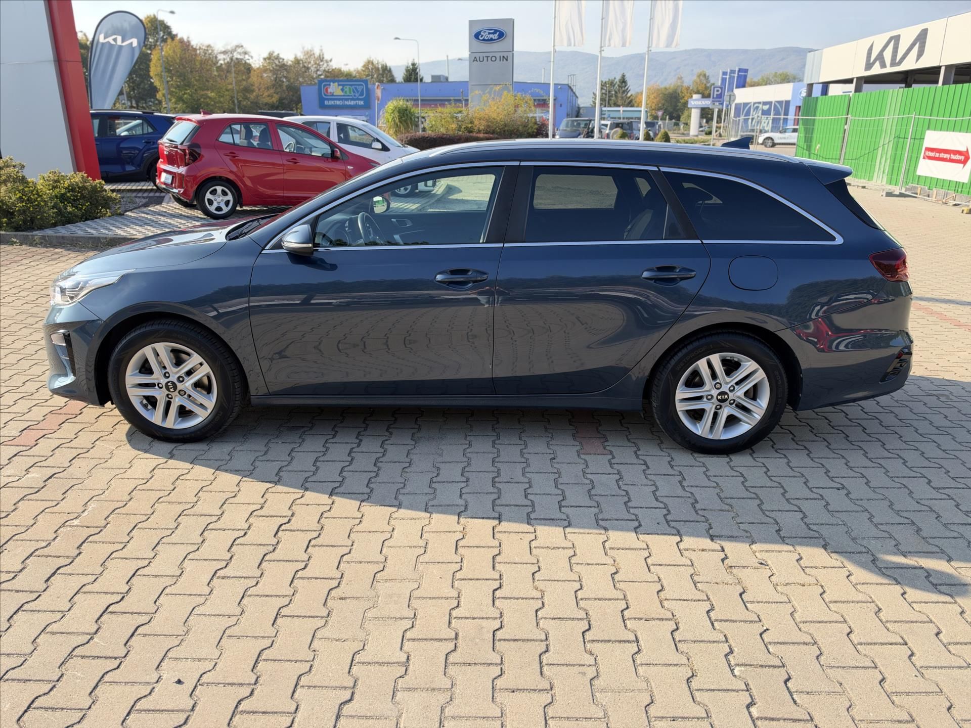 Kia Cee´d, 1,4 T-GDI Exclusive + NAVI  SW - fotka 4