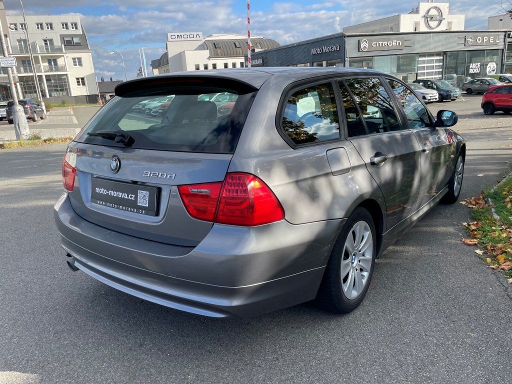 BMW Řada 3, 320d Touring - fotka 5