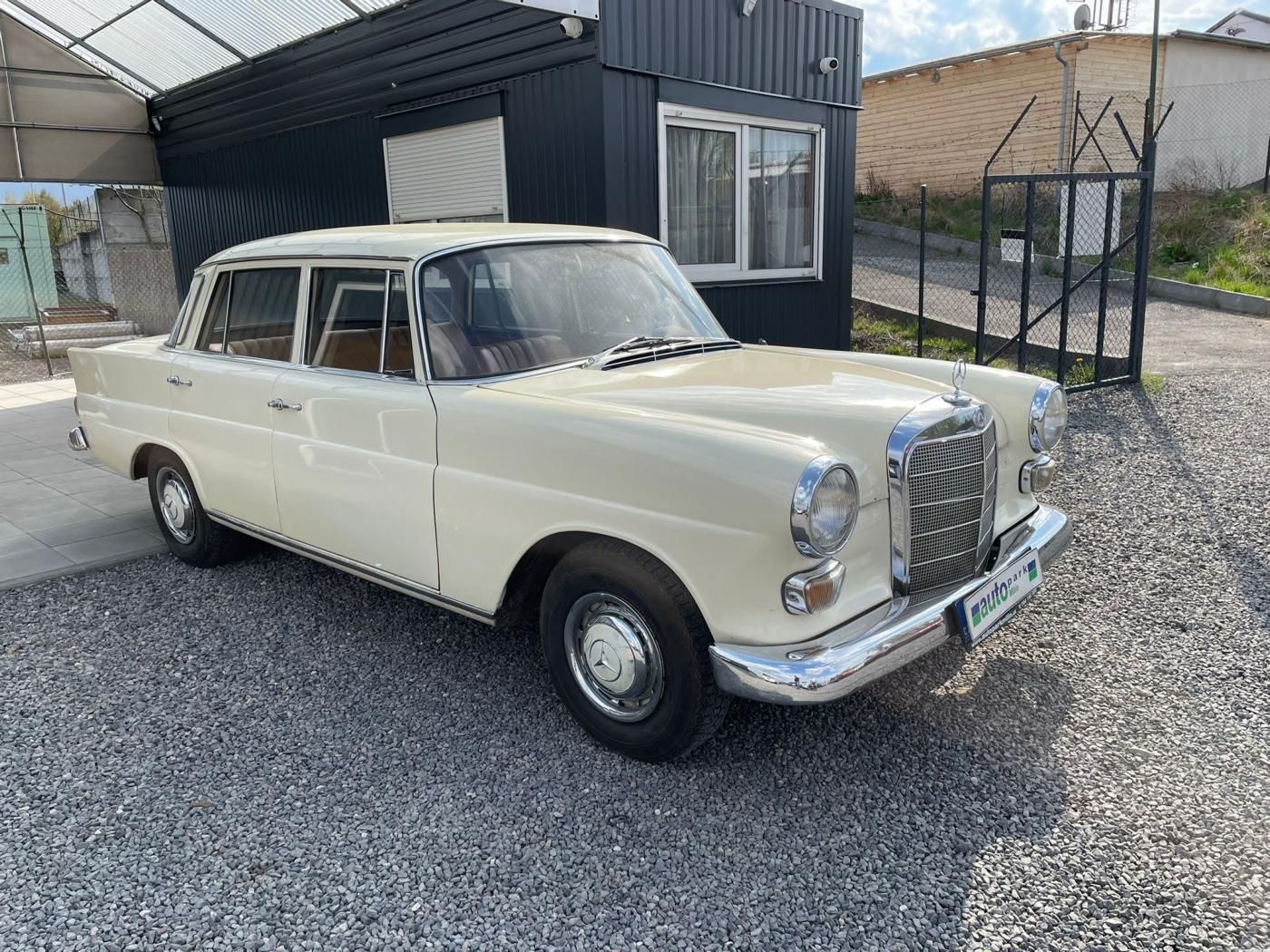 Mercedes-Benz, 2,0 200D - fotka 3
