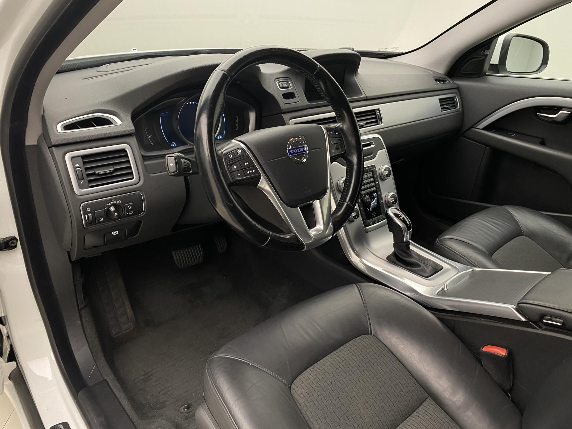 Volvo V70, D4 AWD MOMENTUM AUT - fotka 4
