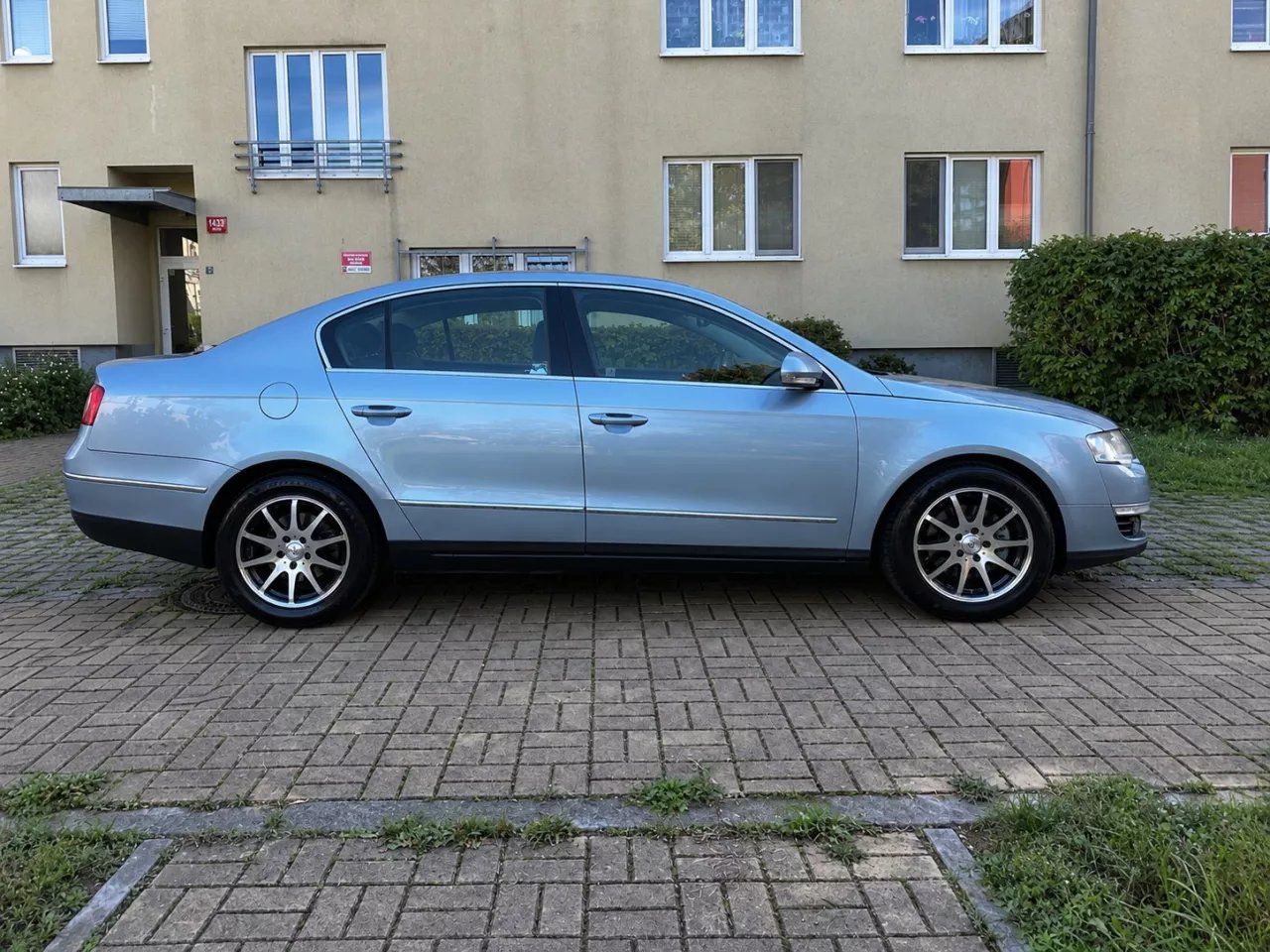 Volkswagen Passat, 2.0 TDI 103kW Navi 6st. Manuál - fotka 4