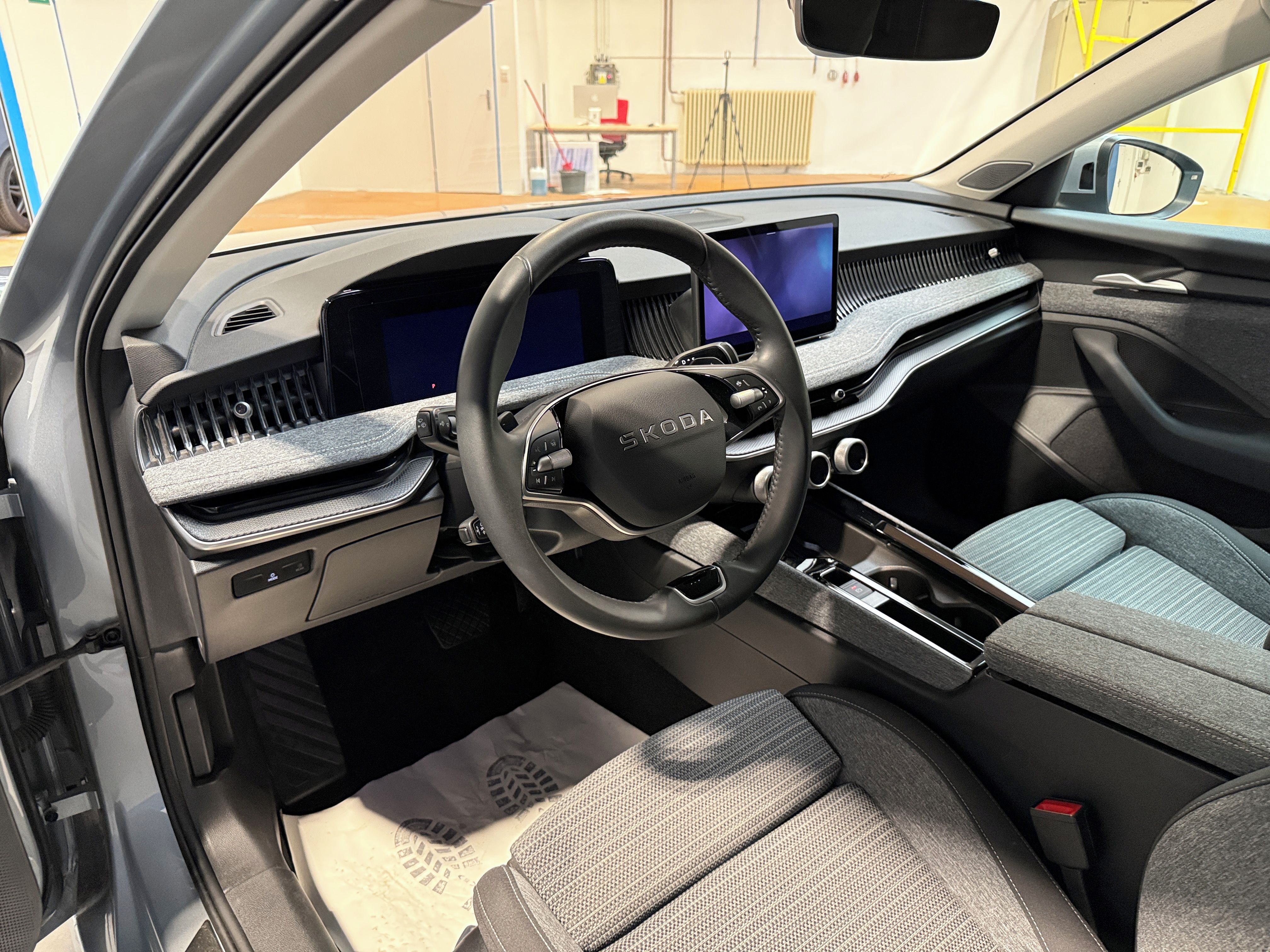 Škoda Superb, 2.0 TSI 150kW Selection DSG - fotka 5