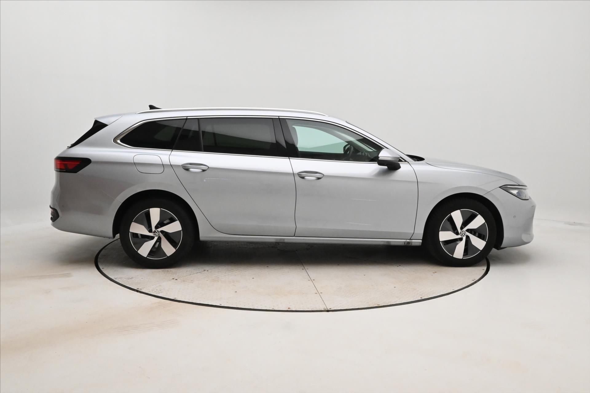 Volkswagen Passat, 2,0 TDI 110kW DSG Business Zár - fotka 4