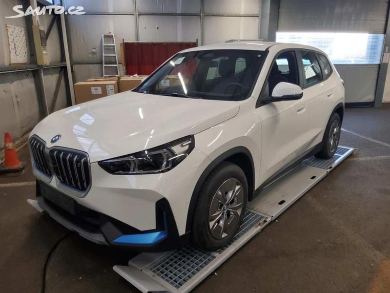 BMW iX1, xDrive30