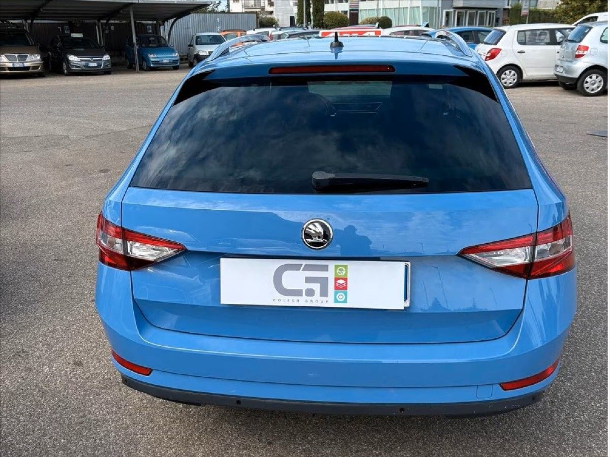 Škoda Superb, 2,0 TDi 4x4 DSG 140kw bez koro - fotka 4