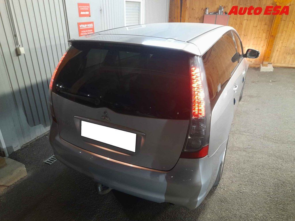 Mitsubishi Grandis, 2.4,AT - fotka 2