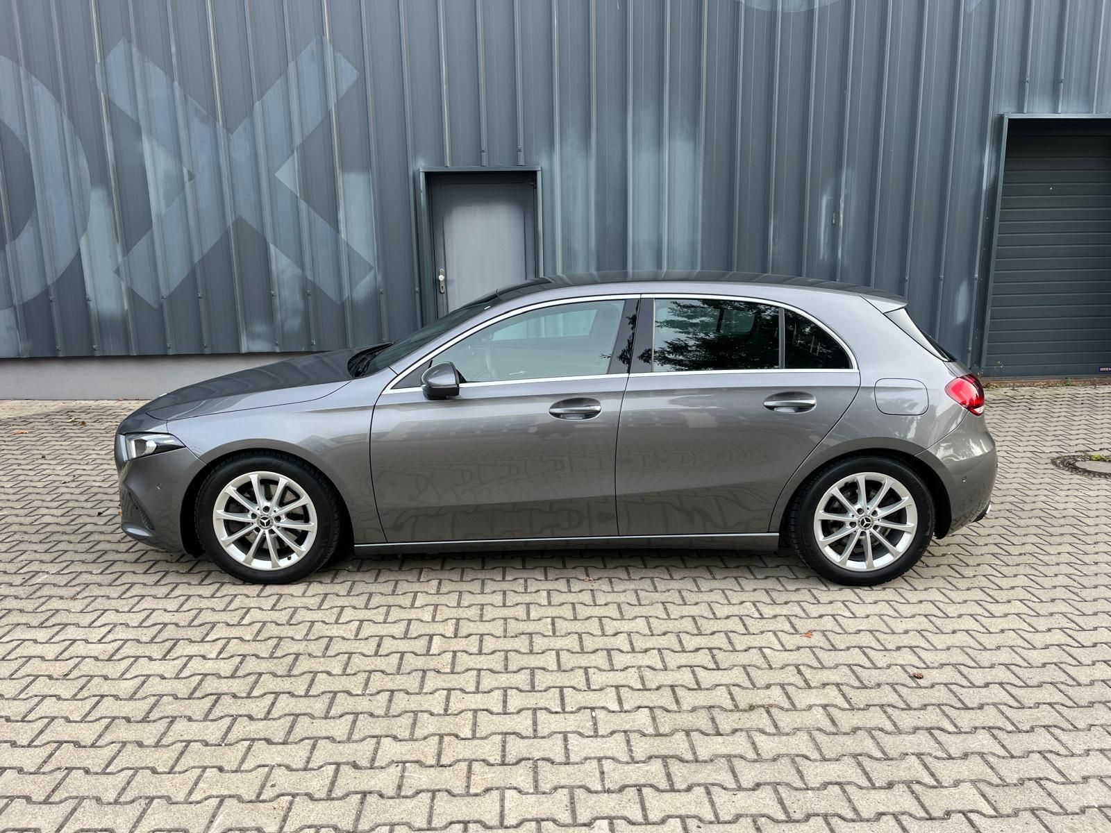 Mercedes-Benz Třídy A, 220 4MATIC Progressive Line - fotka 2
