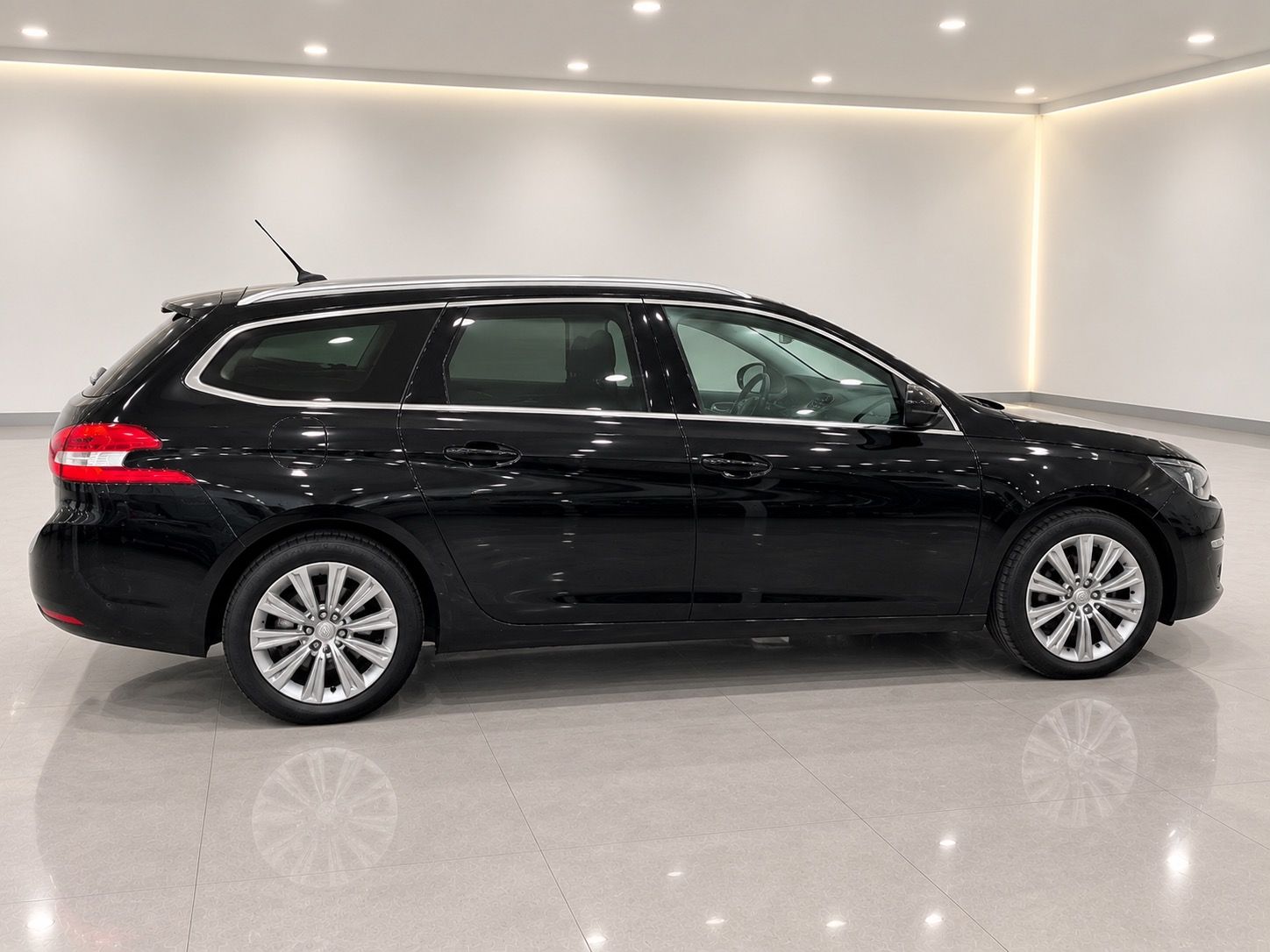 Peugeot 308, SW 1.2 PureTech SERVIS - fotka 3