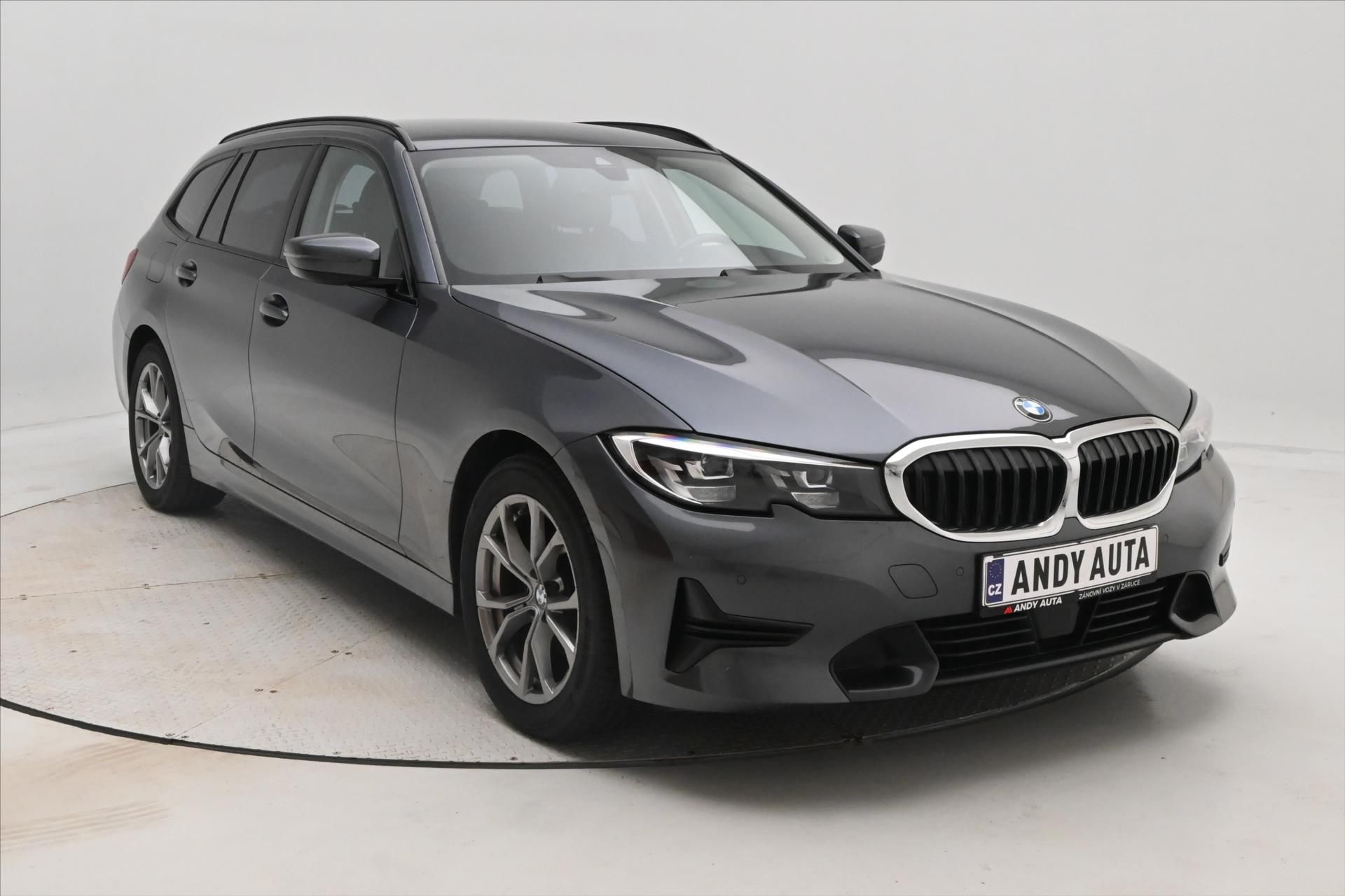 BMW Řada 3, 2,0 320d 140 kW SportTouring S - fotka 3