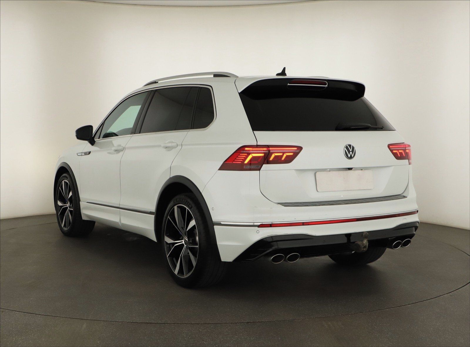 Volkswagen Tiguan, R 2.0 TSI, R-Line, 4X4 - fotka 4