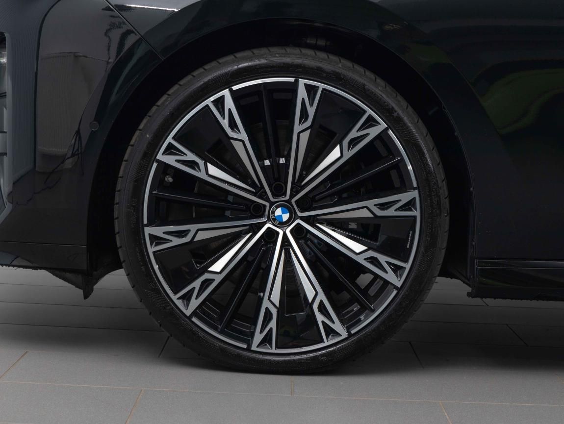 BMW Řada 7, 740 xDrive Sedan - fotka 6