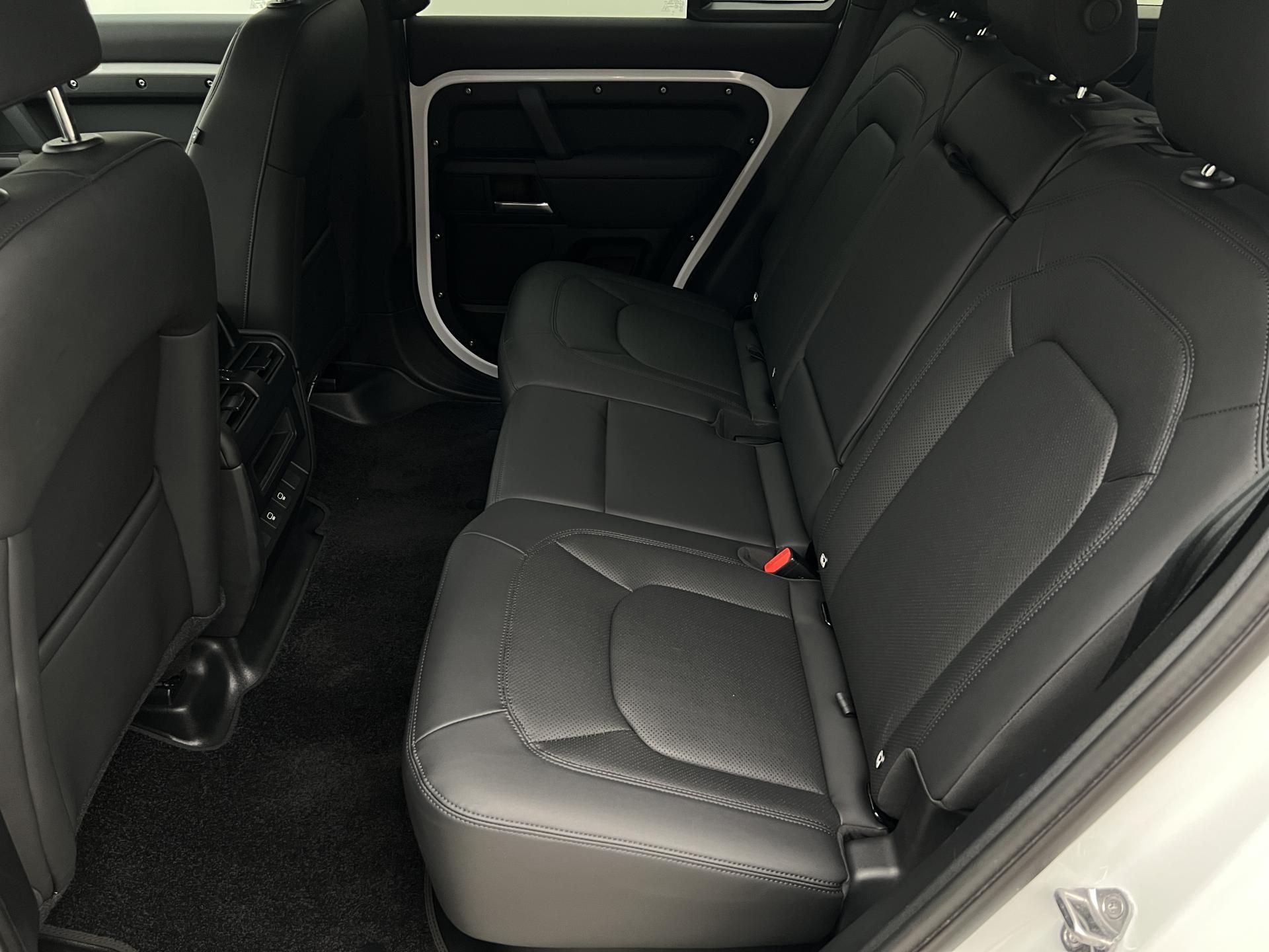 Land Rover Defender, 110 D250 X-DYNAMIC SE 1. maj. - fotka 6
