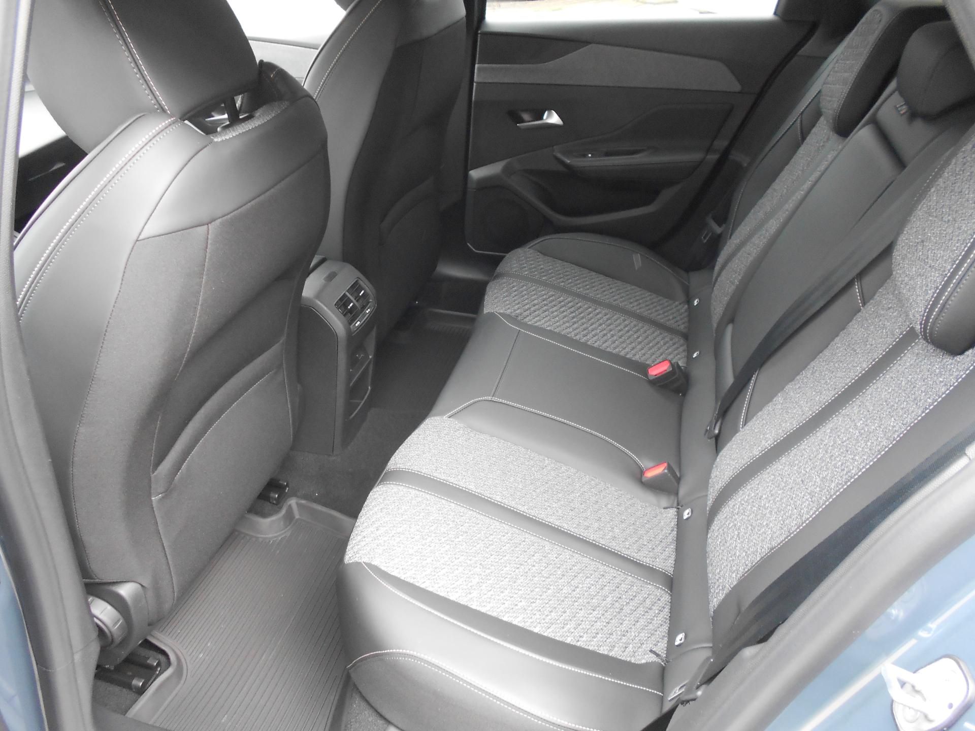 Peugeot 308, ALLURE Elektr. 115 kW / 156 k - fotka 6