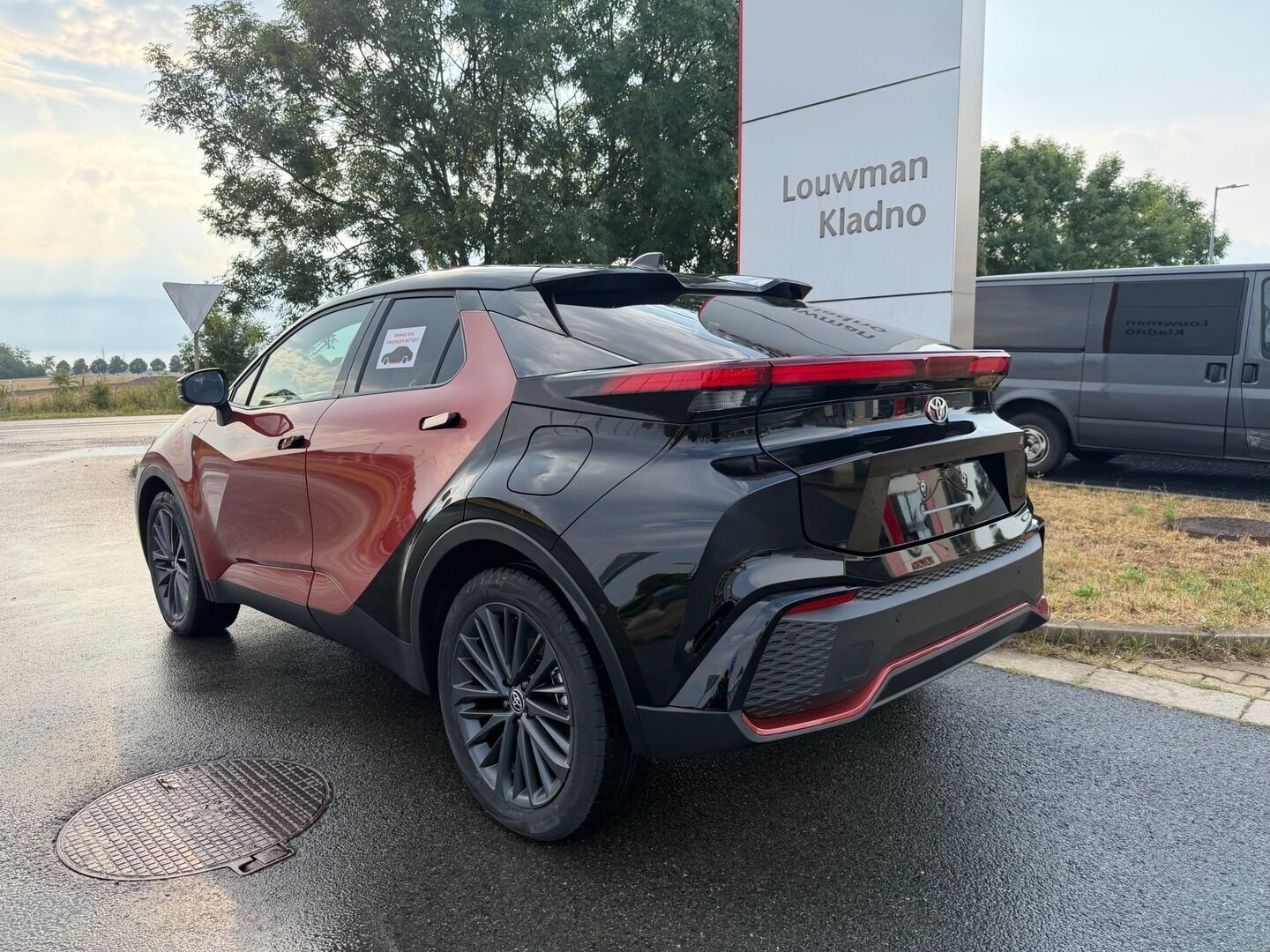 Toyota C-HR, 2.0 PHEV Tokio edition - fotka 4