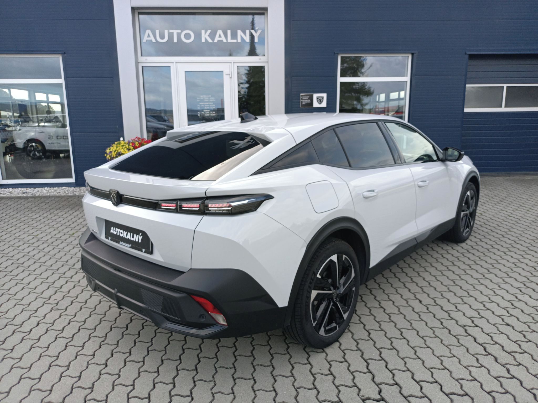 Peugeot 408, ALLURE Hybrid 136 e-DCS6 - fotka 4