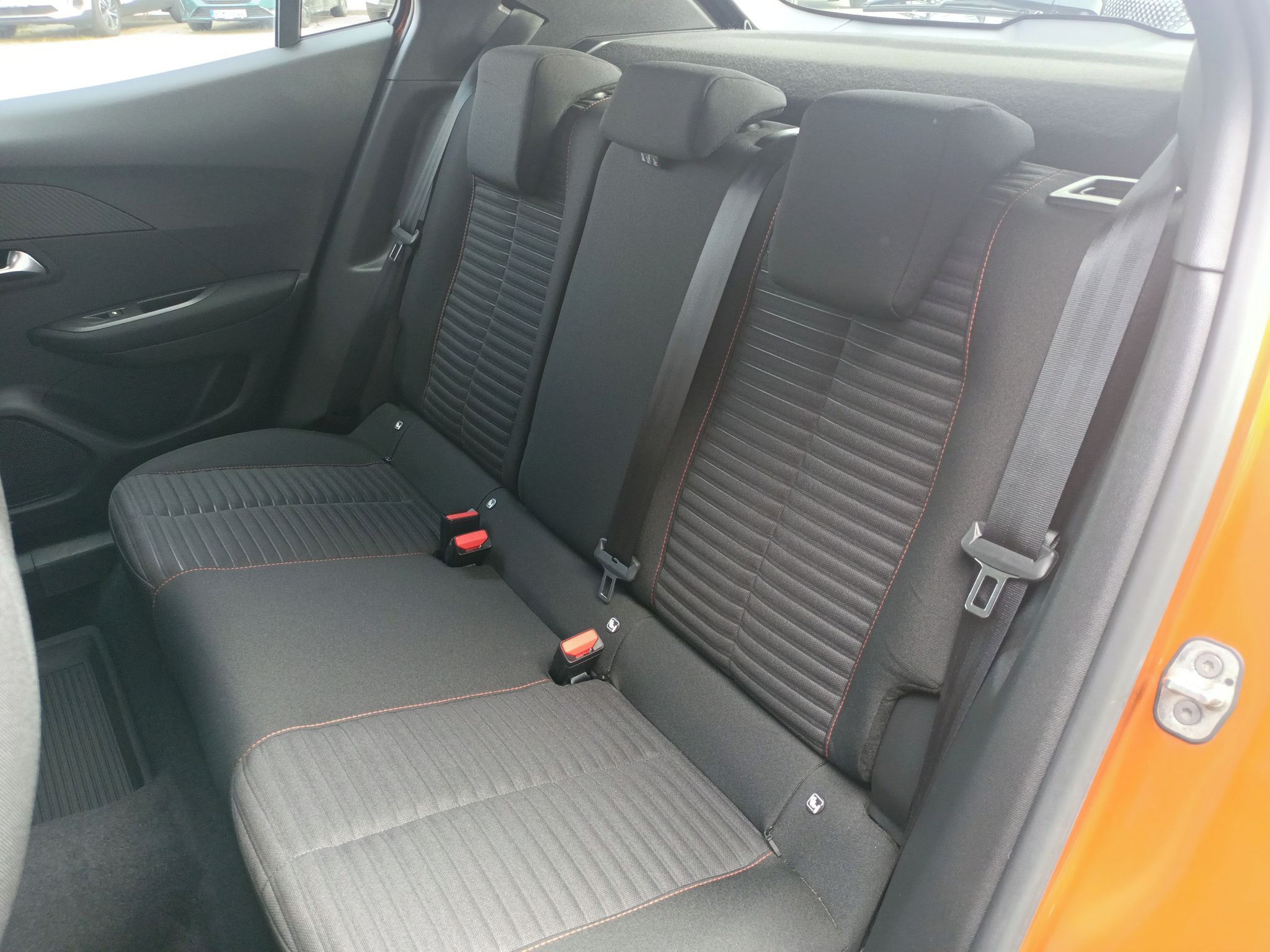 Peugeot 2008, Active PureTech 100 S&S MAN6 - fotka 5