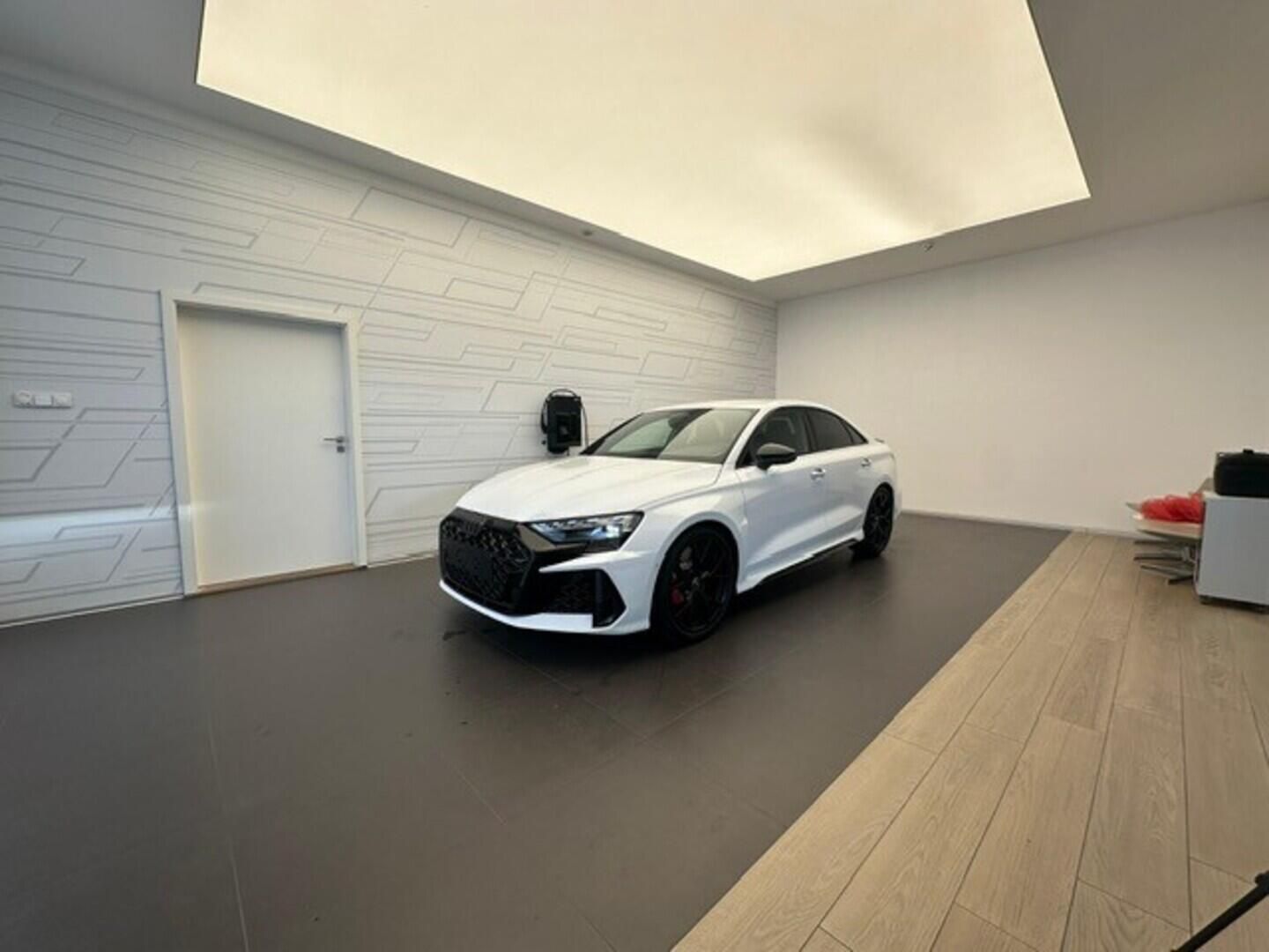 Audi RS3, Limuzína quattro 2.5 TFSI 294