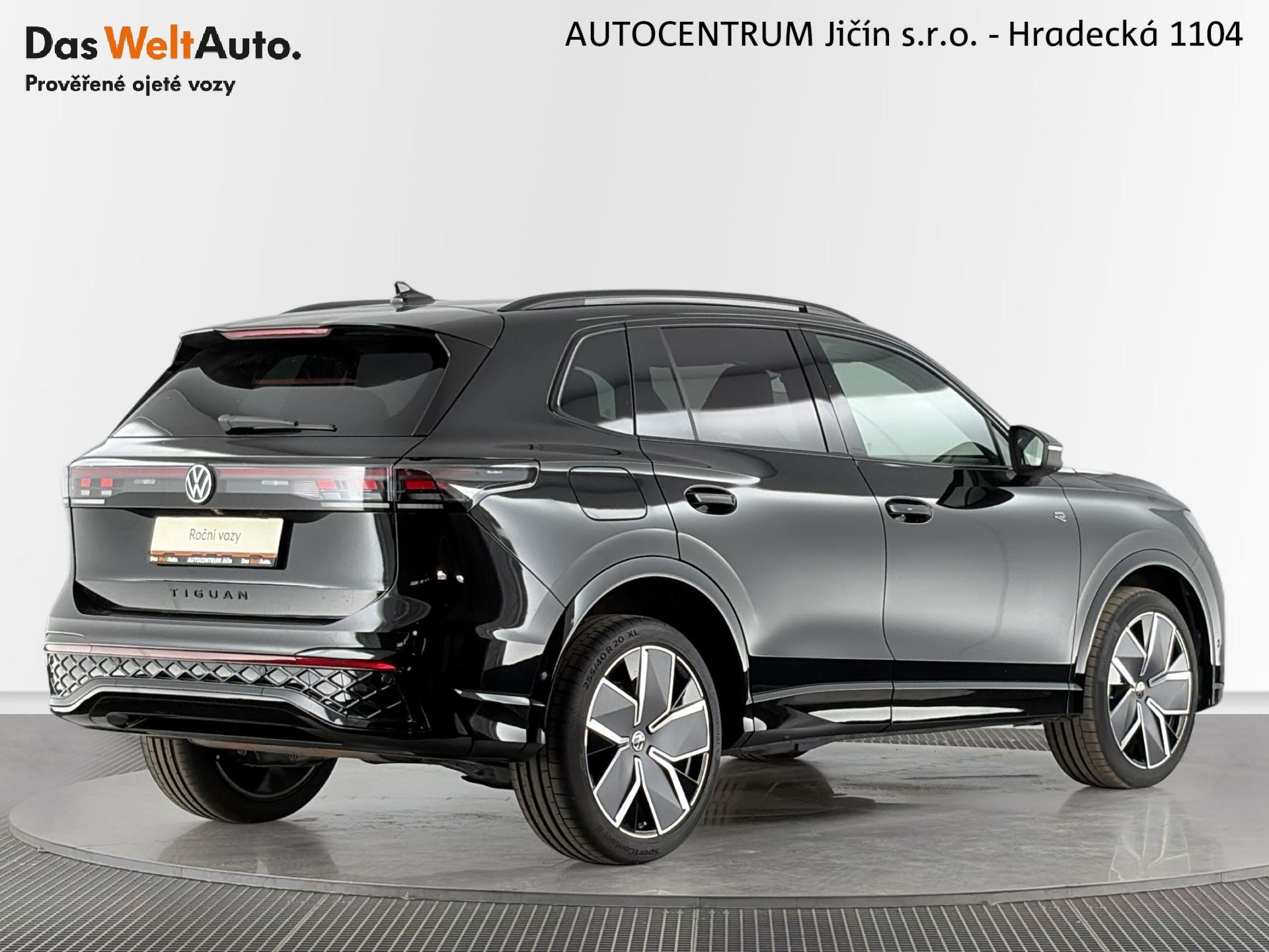 Volkswagen Tiguan, R-Line 2.0 TSI 195kW 4Motion D - fotka 2