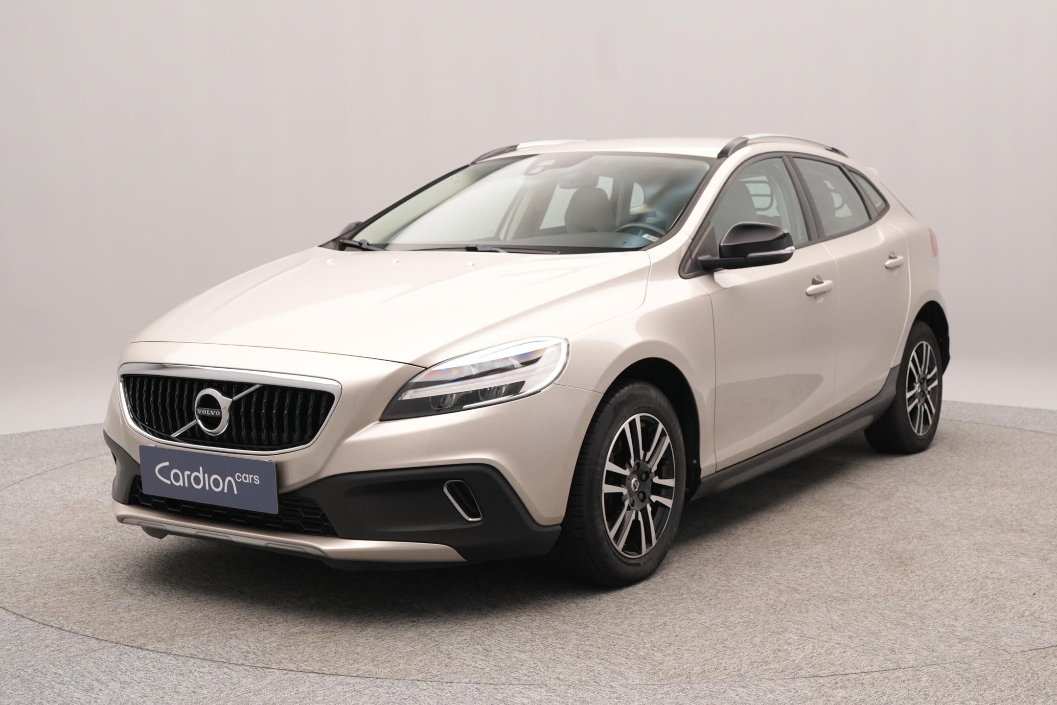 Volvo V40, CC T4 AWD MOMENTUM CZ
