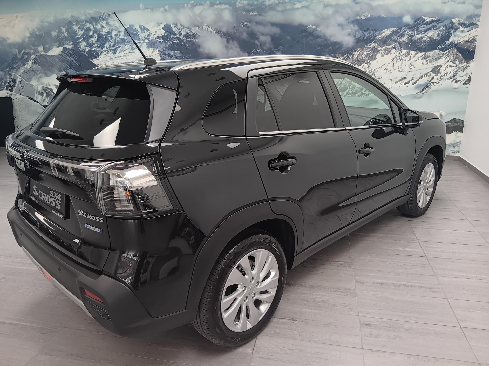 Suzuki S-Cross, PREMIUM 1,4 HYBRID M/T 4x4 MY2 - fotka 5