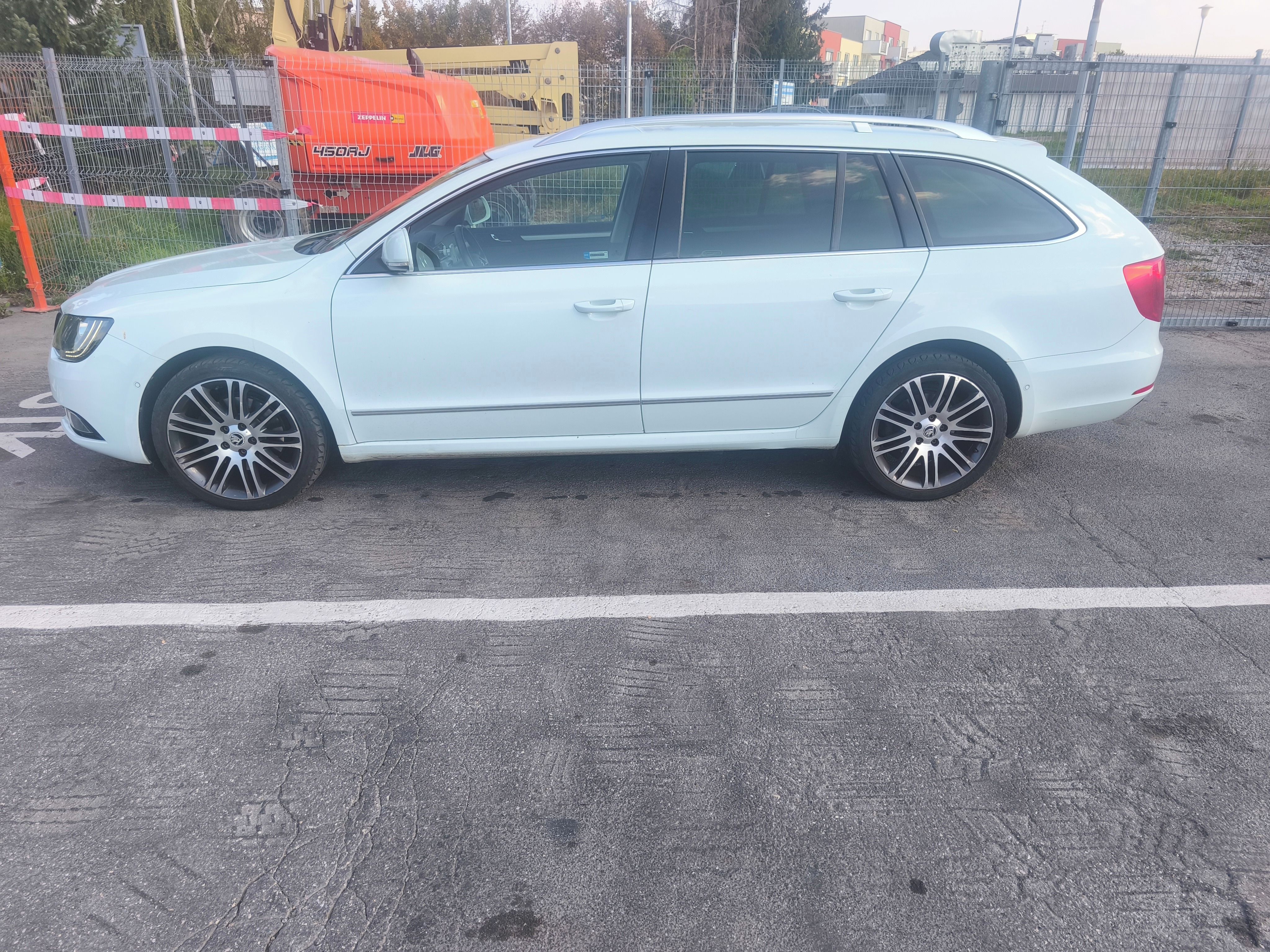 Škoda Superb - fotka 2