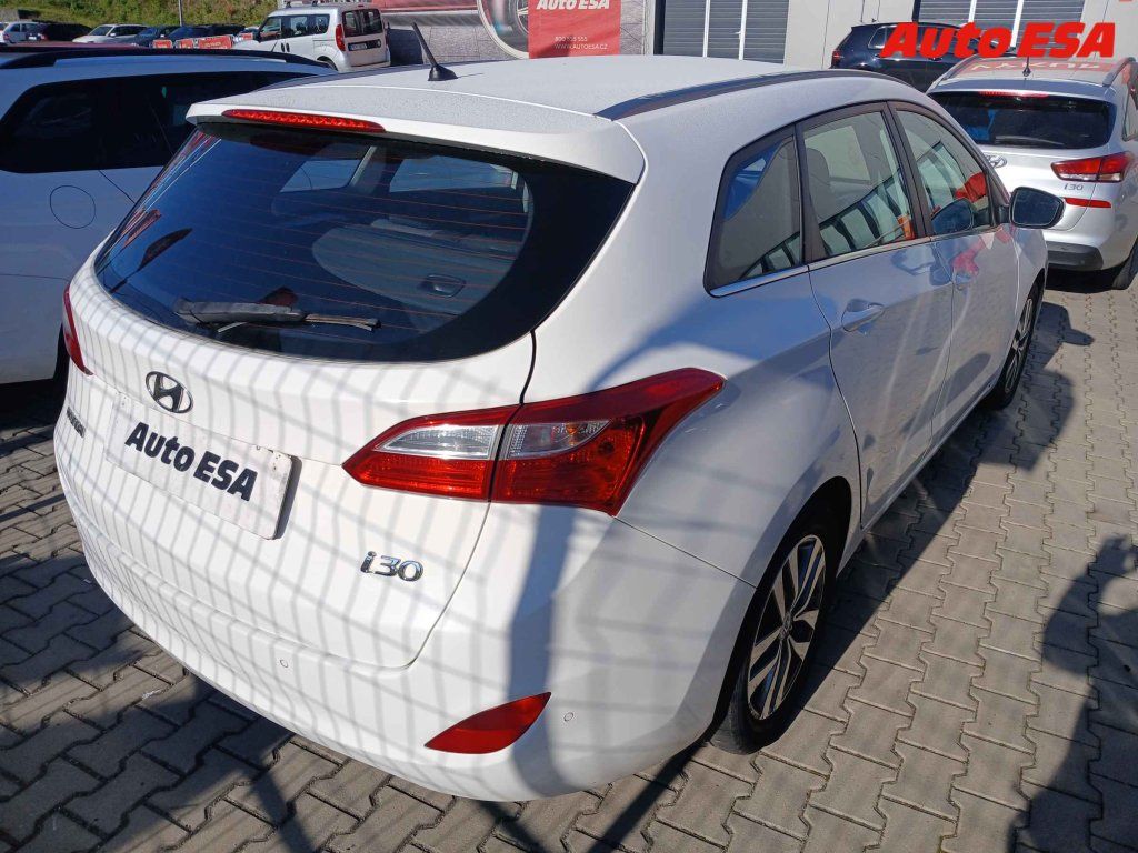 Hyundai i30, 1.6 CRDi,ČR,servis.kniha - fotka 2