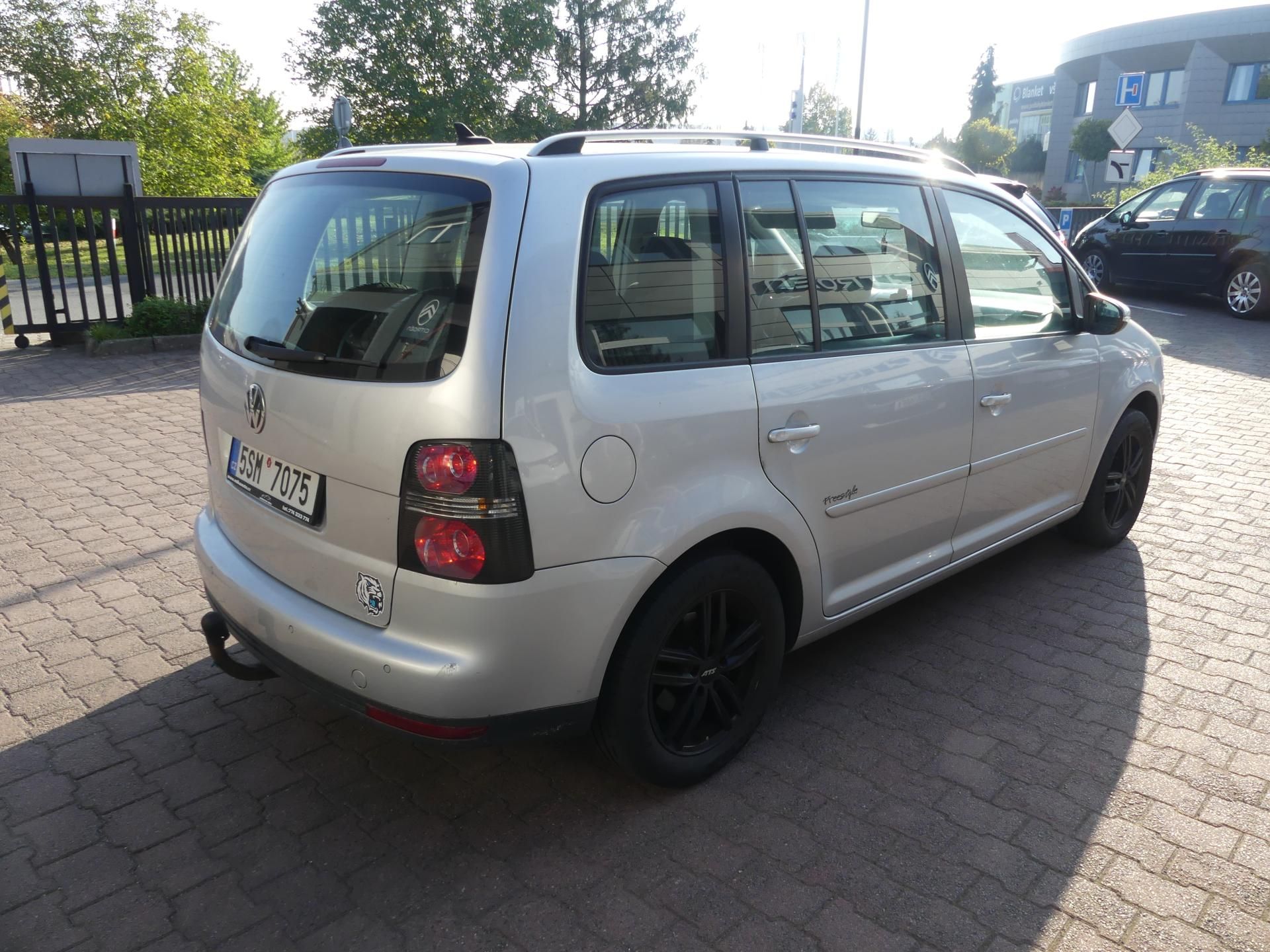 Volkswagen Touran, 1,4  DSG automat - fotka 3