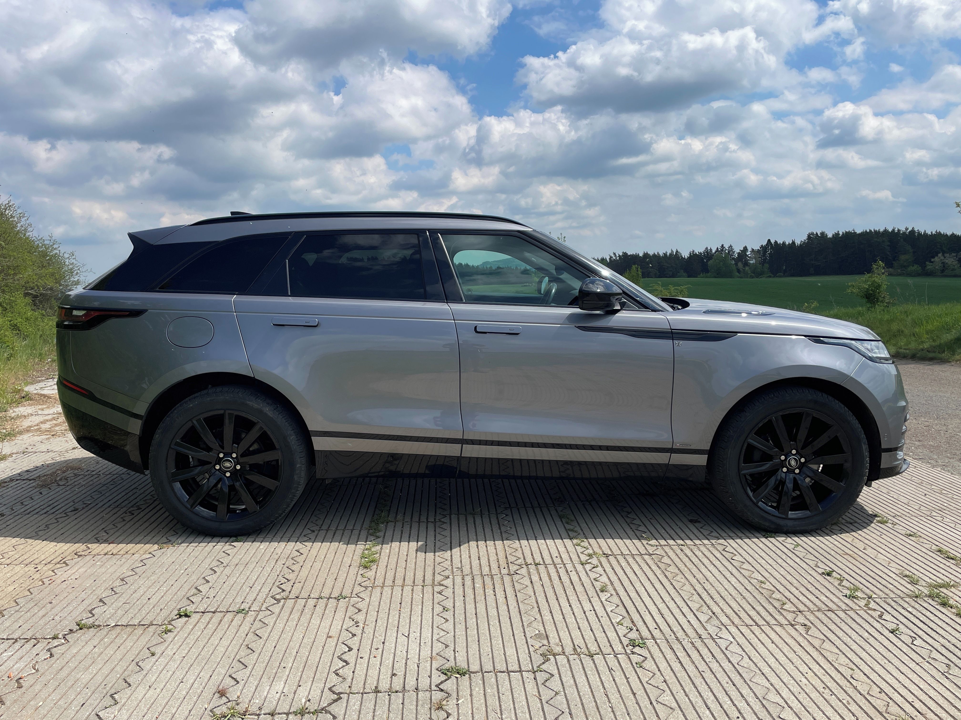 Land Rover Range Rover Velar, R-Dynamic D300 SE 3,0 V6 AWD - fotka 6