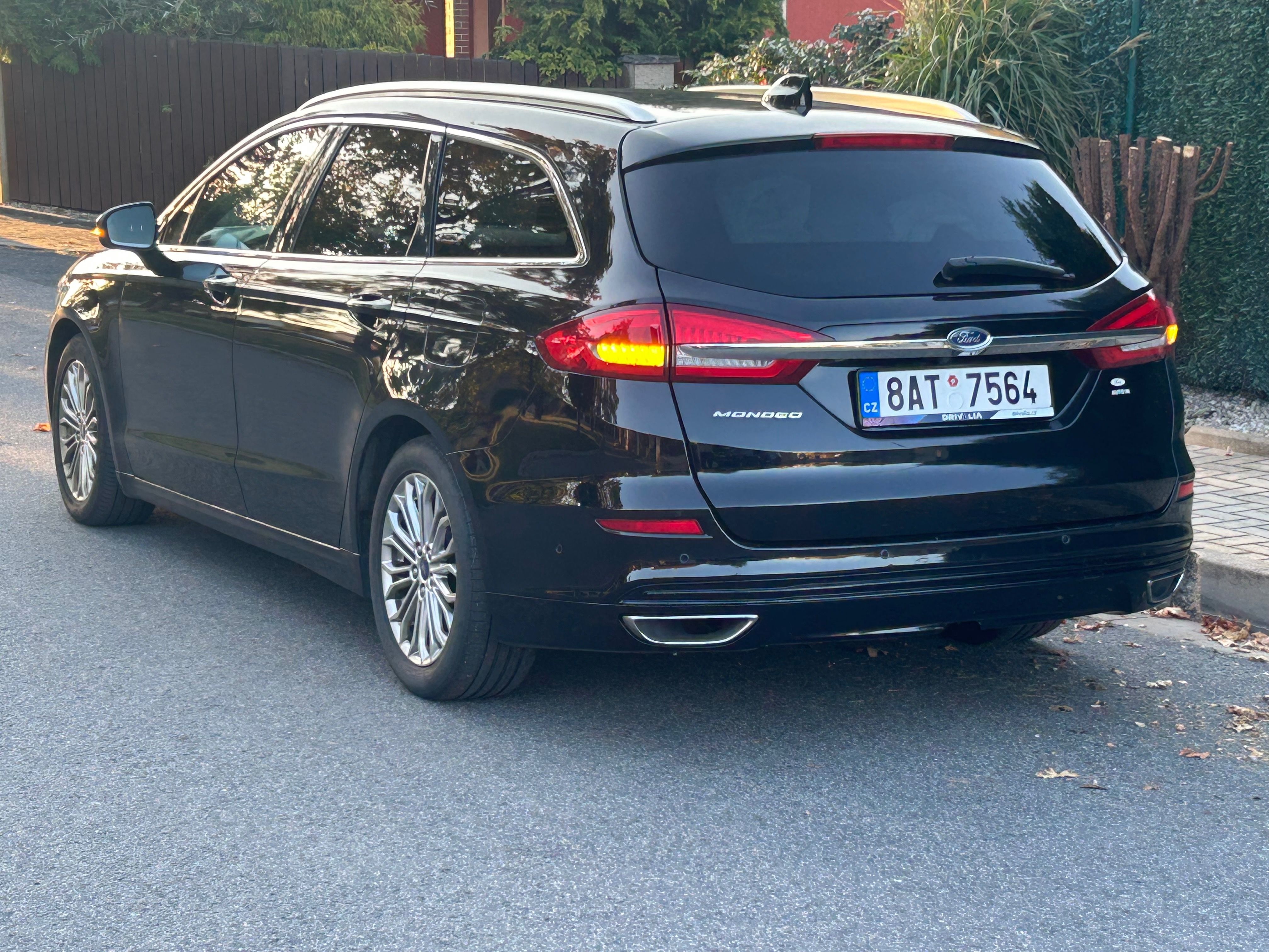 Ford Mondeo, 2.0d aut/8st TITANIUM ČR 1maj - fotka 4