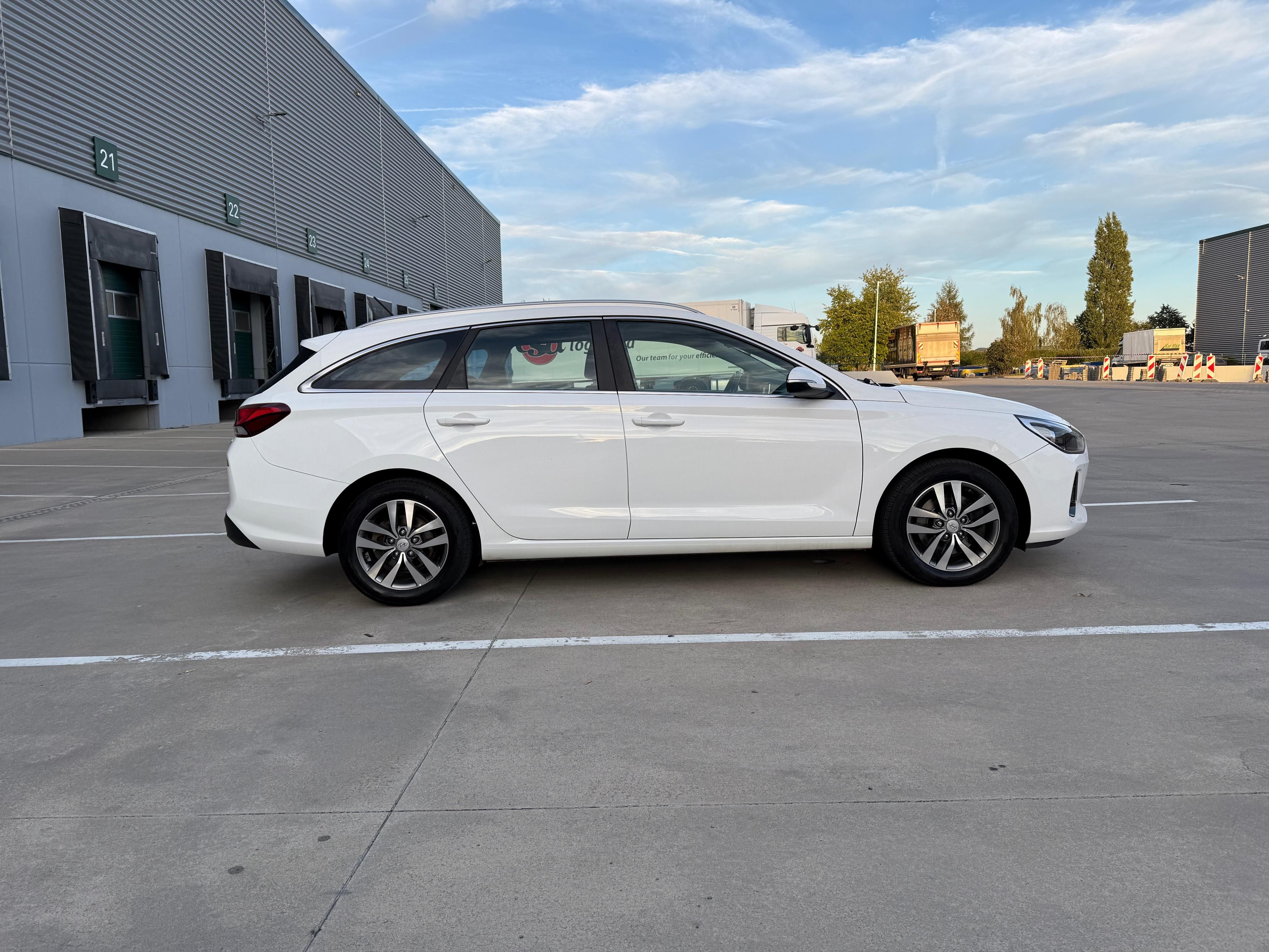 Hyundai i30, STYLE FACELIFT ORIG BEZ ADBLUE - fotka 4