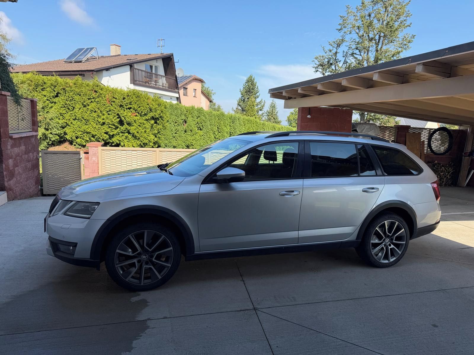 Škoda Octavia, Scout, 2,0TDI,4x4,tažné, výhř. - fotka 2