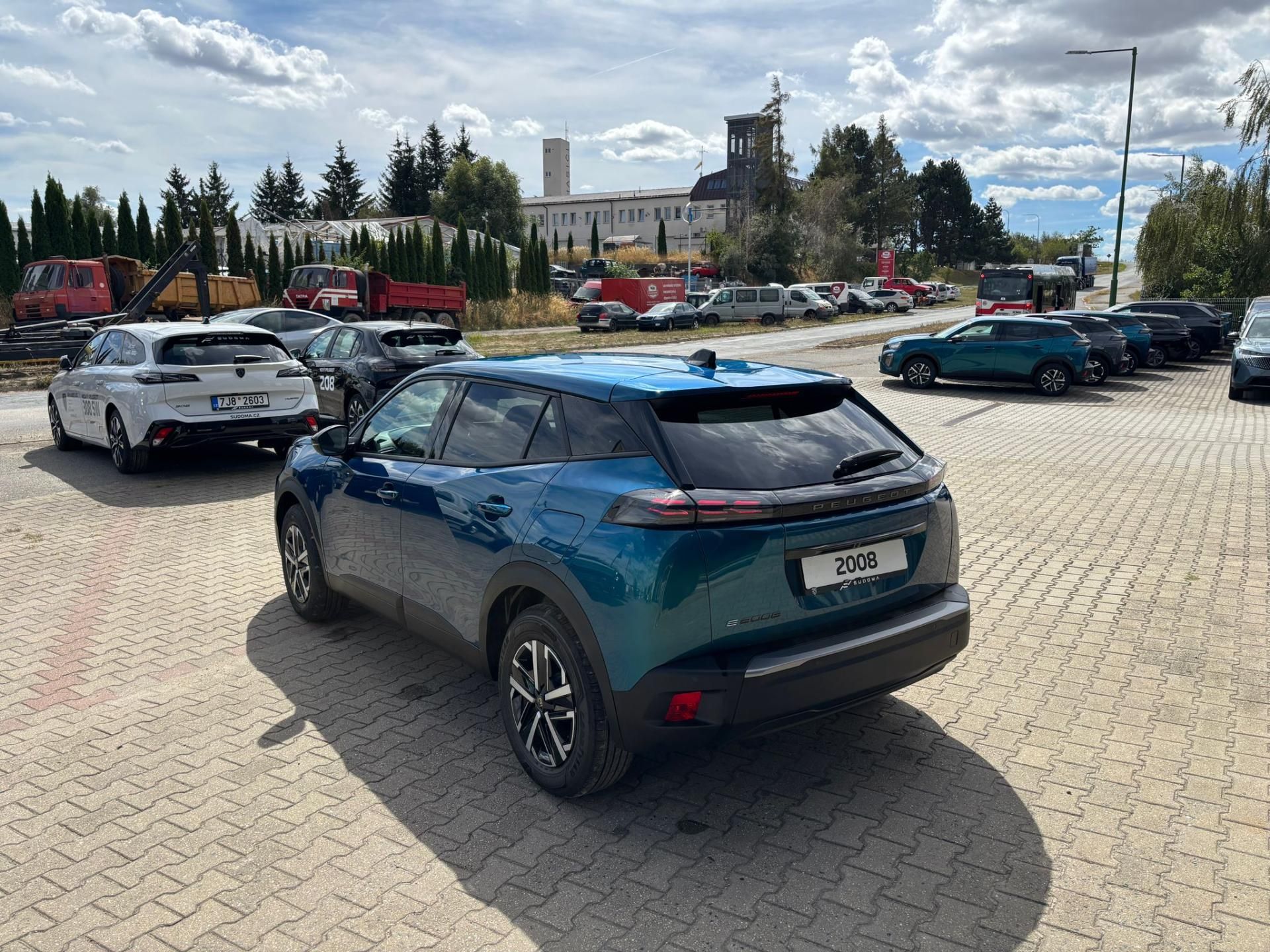Peugeot 2008, BUSINESS Elektromotor 115 kW - fotka 5