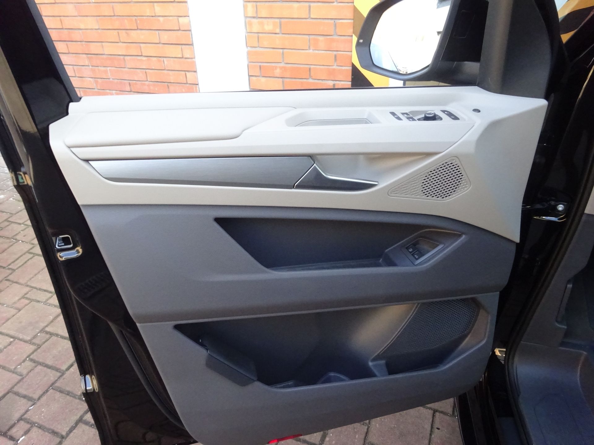 Volkswagen Multivan, Multivan Long Life 1,5 TSI PHE - fotka 6