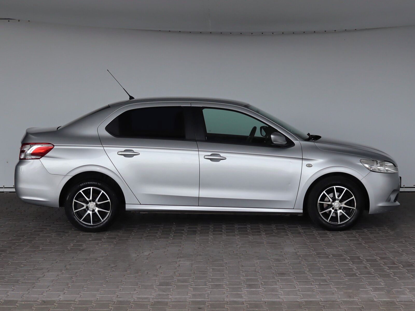 Peugeot 301, 1.2 VTi, jezdí dobře - fotka 6