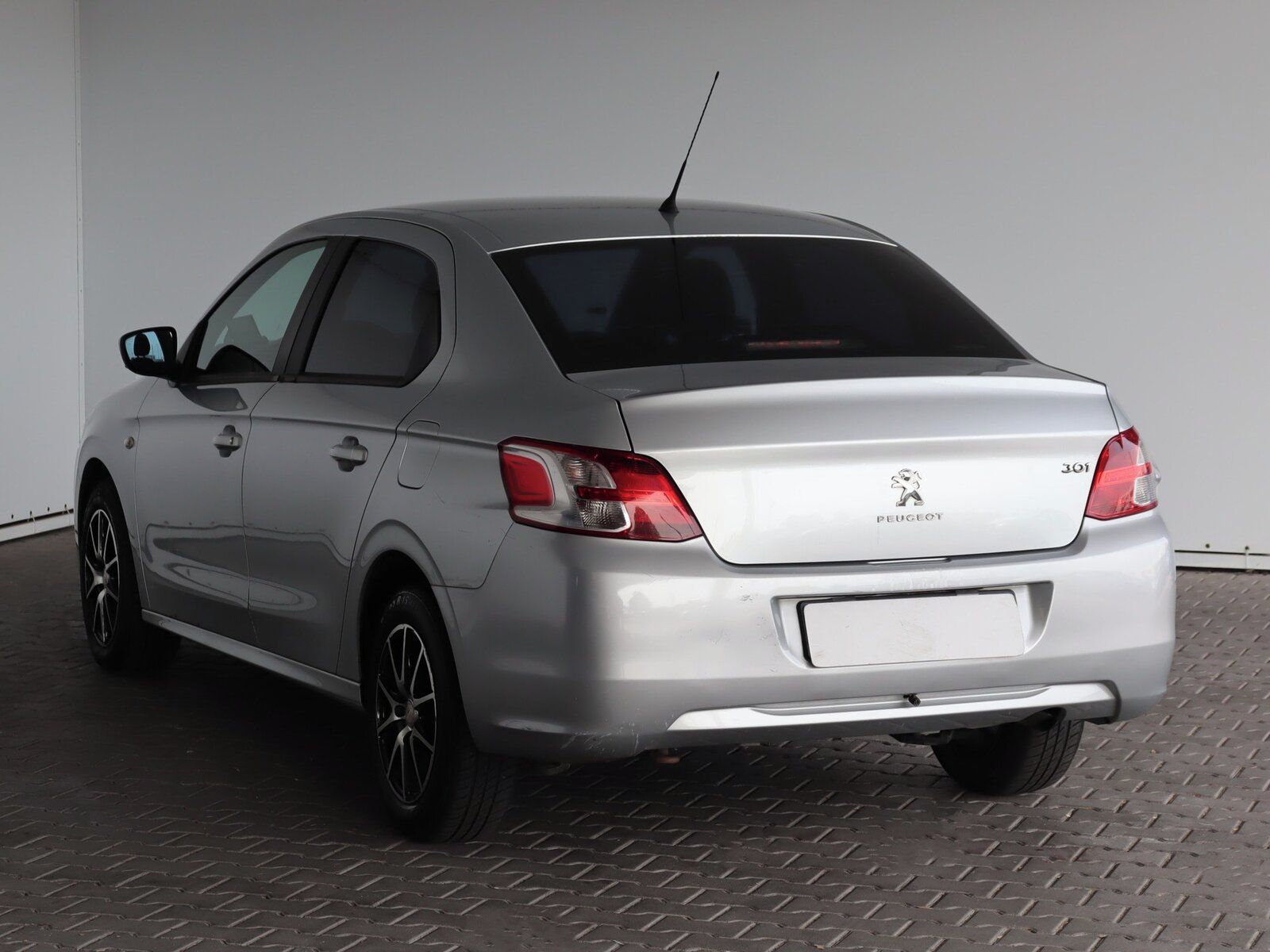 Peugeot 301, 1.2 VTi, jezdí dobře - fotka 4