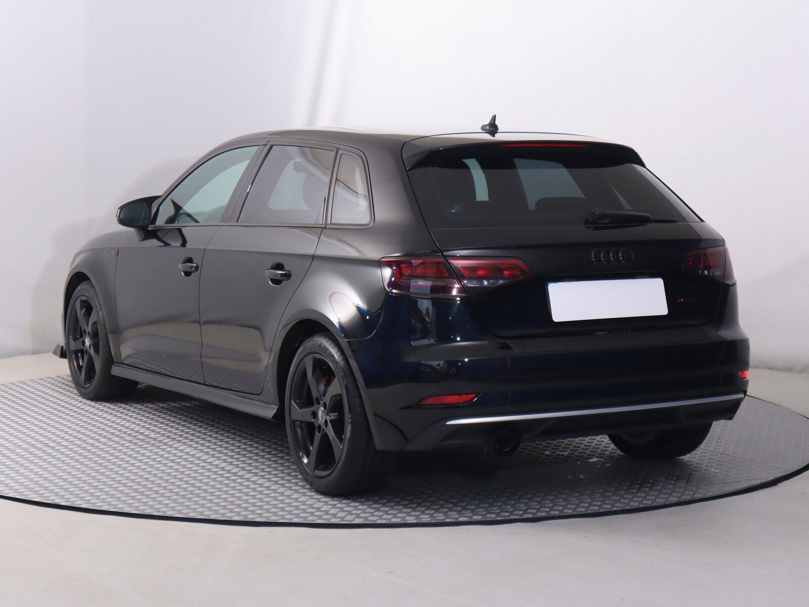 Audi A3, 1.6 TDI, Automat, Navi - fotka 4