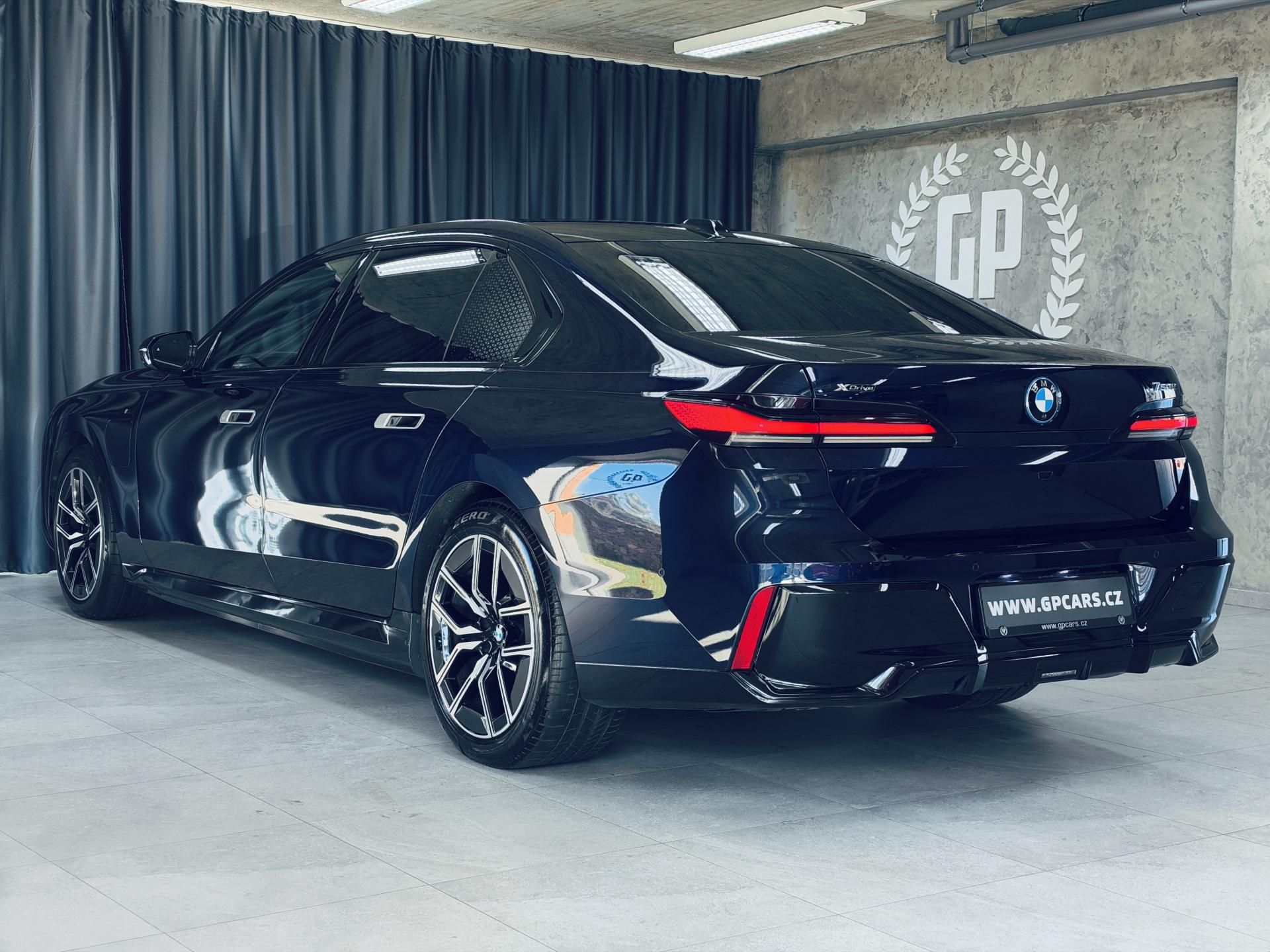 BMW Řada 7, 750e*ZÁRUKA*TV*MAX.VÝBAVA - fotka 6