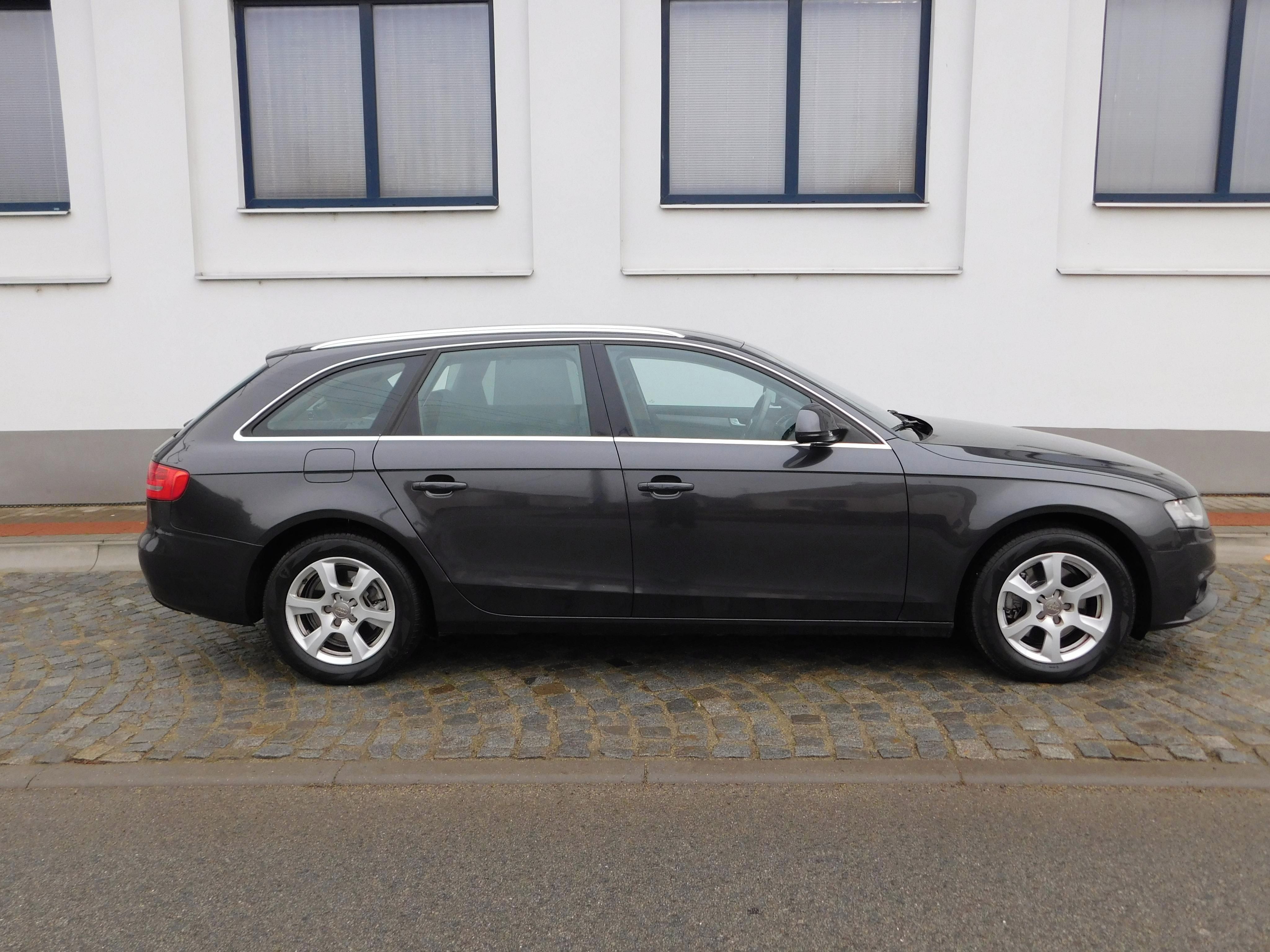 Audi A4, A4 Avant 2.0 tdi,105 kw,,PĚKNÁ - fotka 5