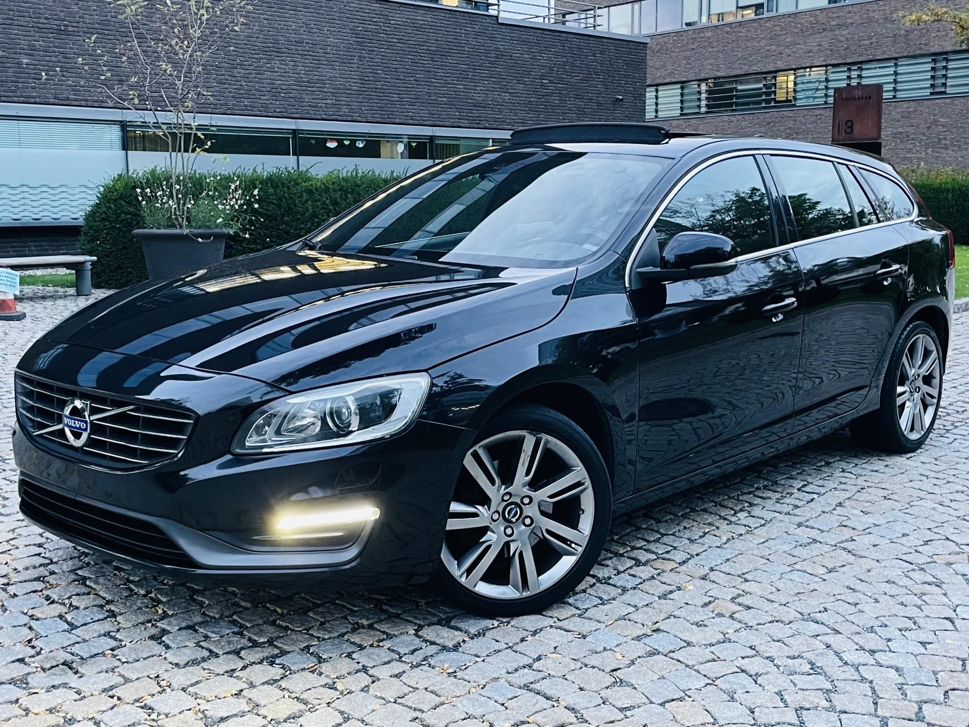 Volvo V60, 2.0D 5VÁLEC AUT SERVISKA TAŽNÉ - fotka 2