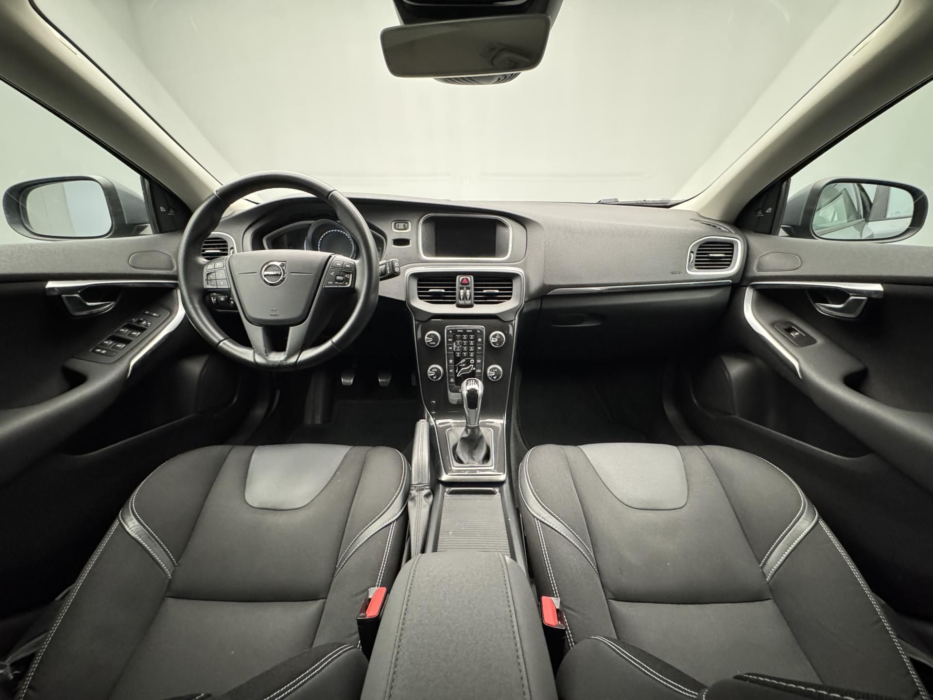 Volvo V40, D2 KINETIC - fotka 2
