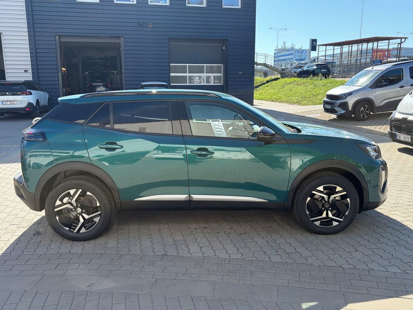 Peugeot 2008, ALLURE Hybrid 145 e-DCS6 - CEL - fotka 3