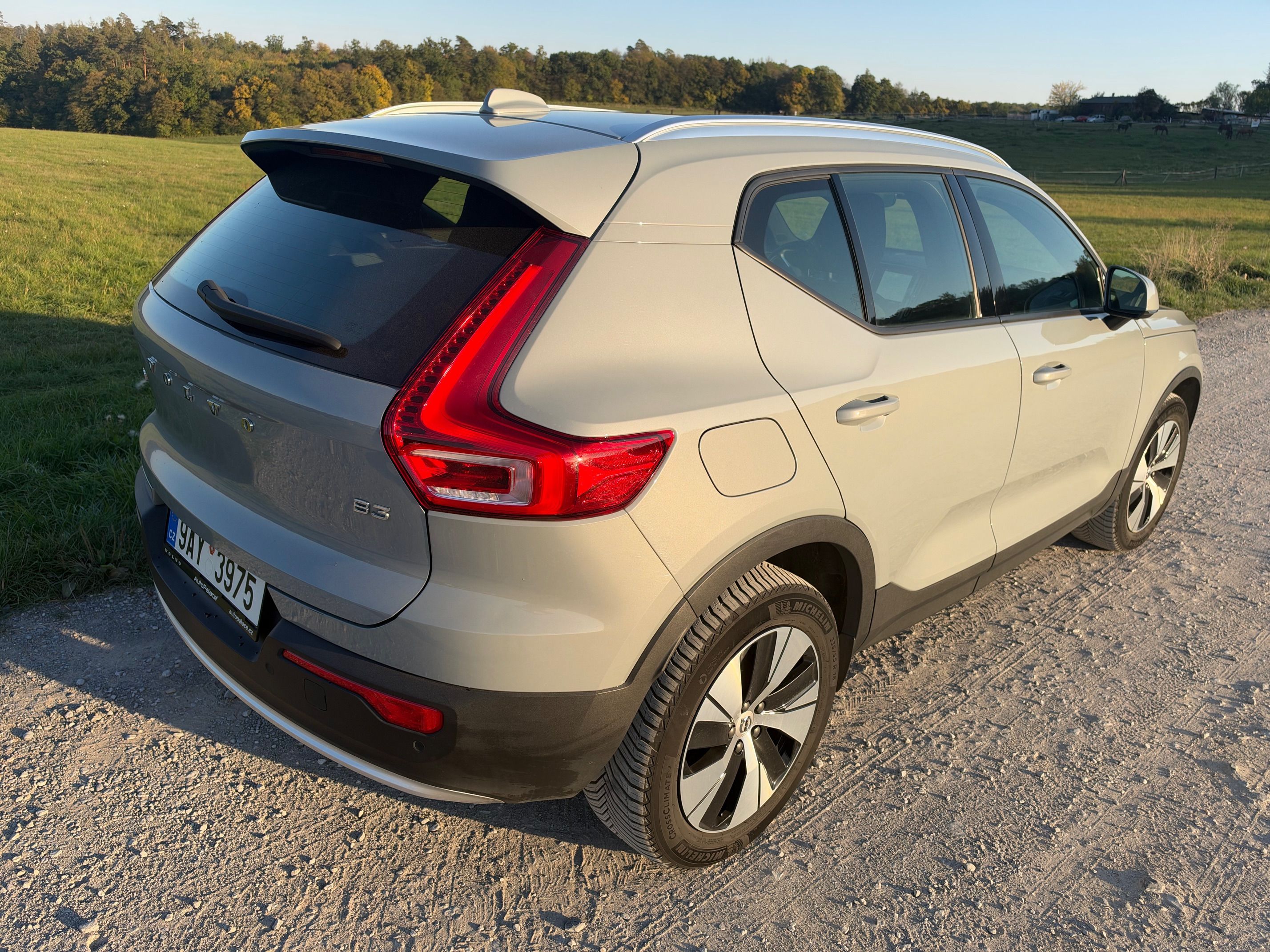 Volvo XC40, B3 CORE DCT 2.0 120kW KOUP. ČR - fotka 3