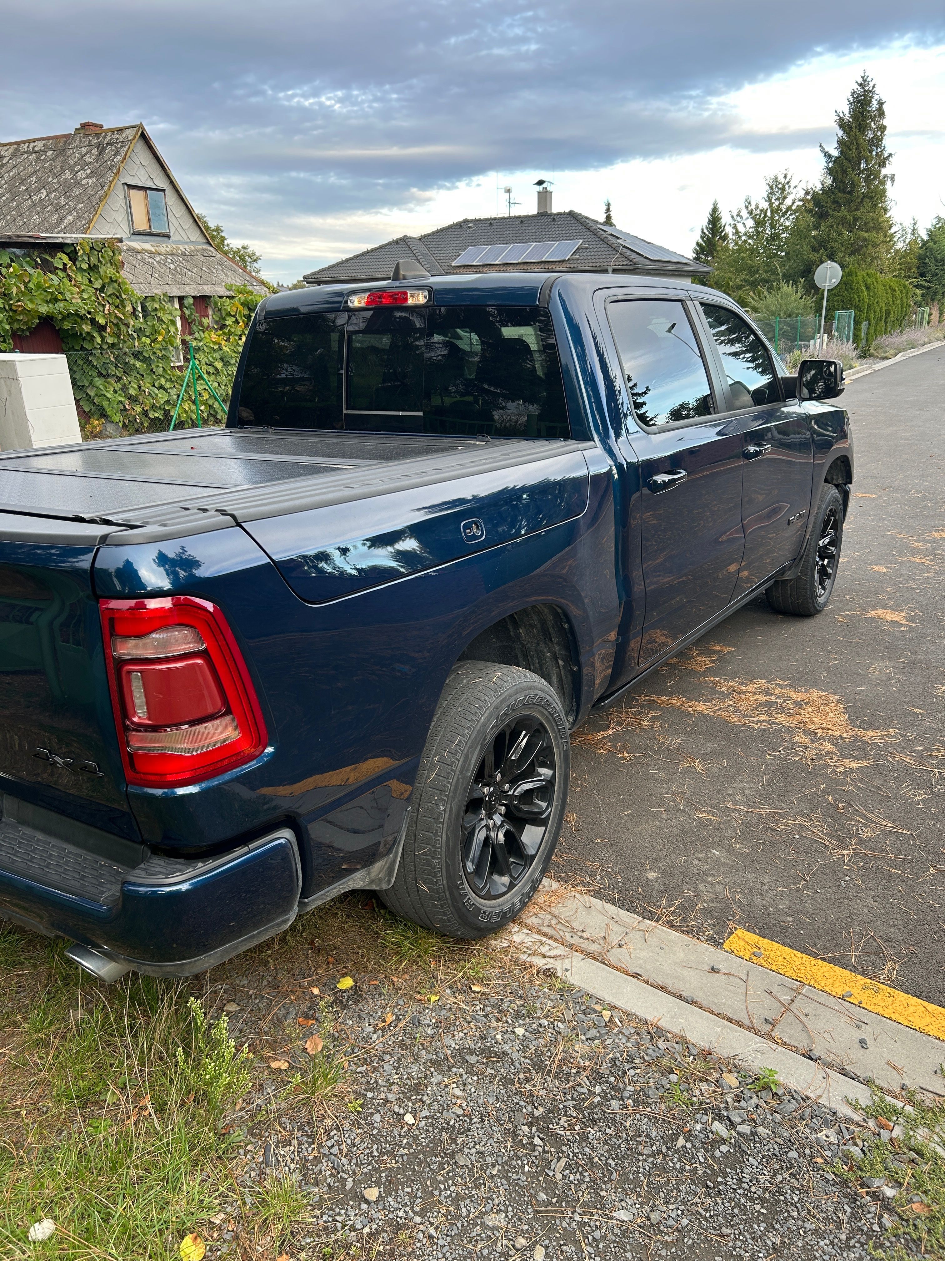 Dodge Ram, Dodge Ram 1500 Laramie 5.7 V8 - fotka 4