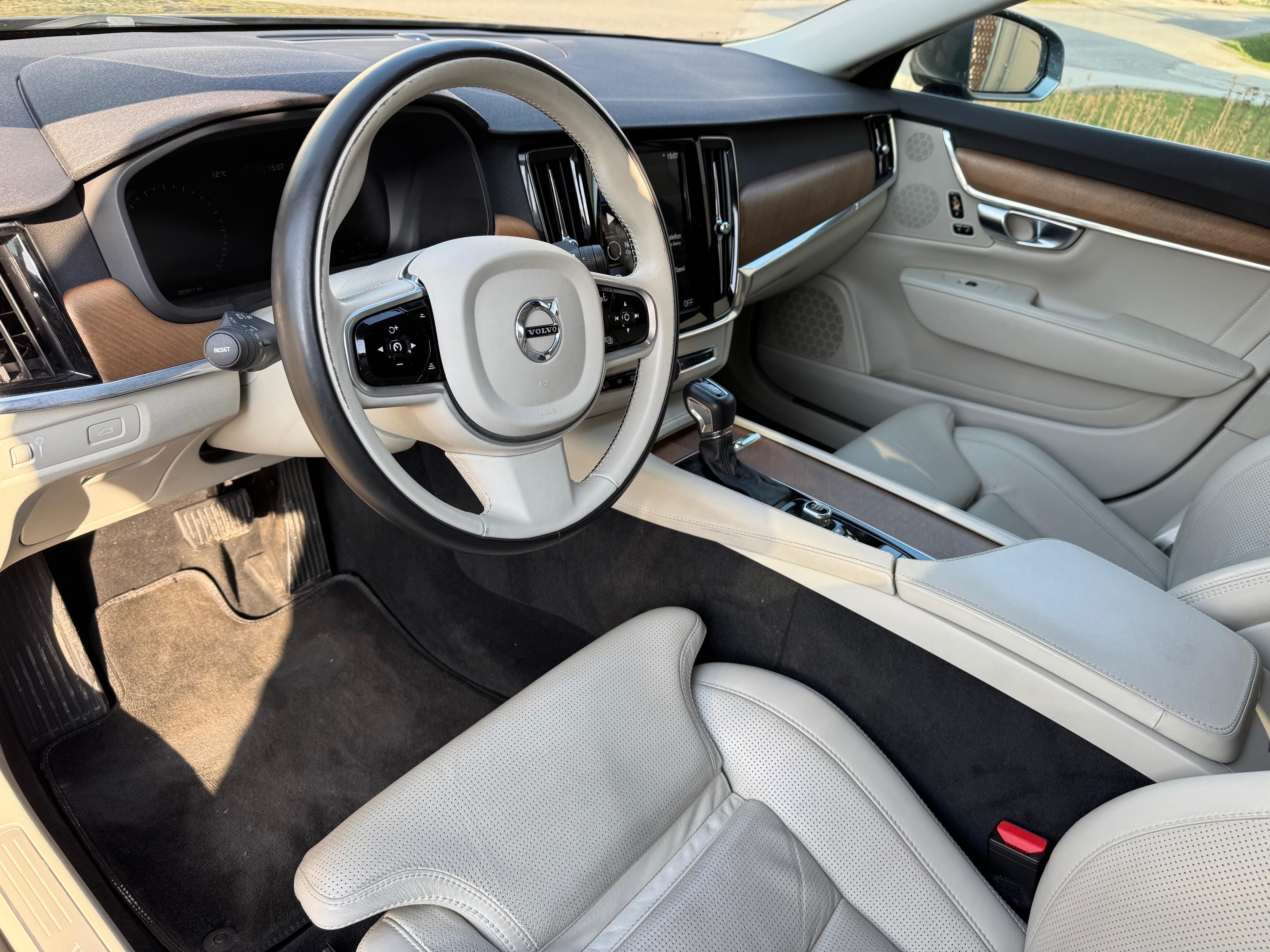 Volvo S90, D5 AWD Inscription - fotka 5